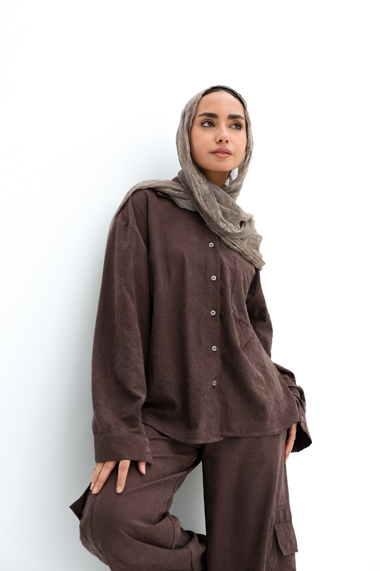 Versatile Cobra-fabric shirt in Mocha