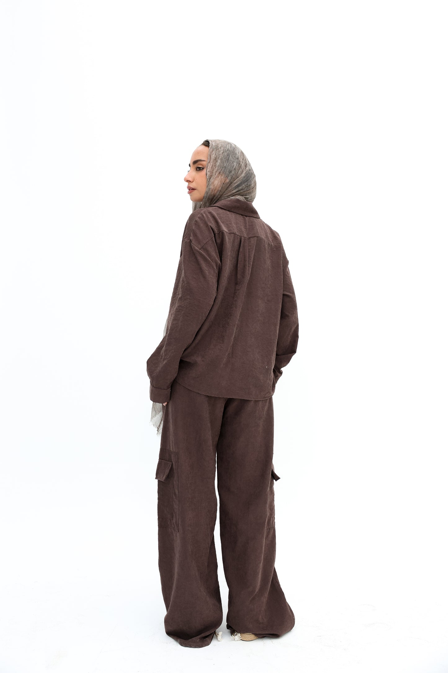Versatile Cobra-fabric pants in Mocha
