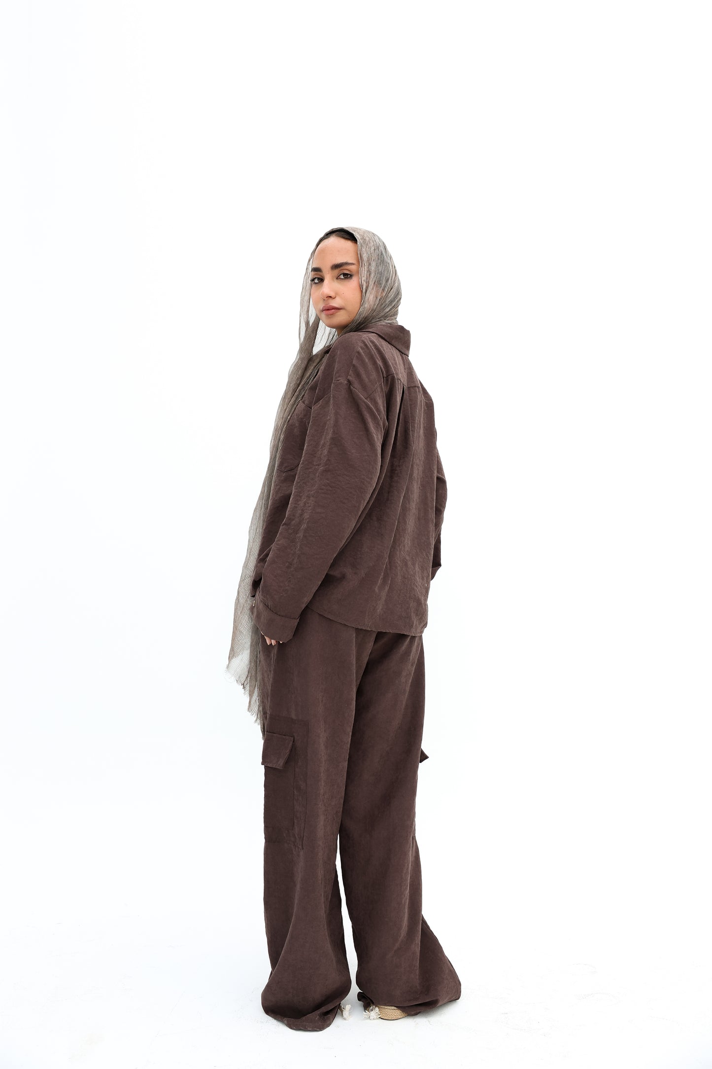 Versatile Cobra-fabric pants in Mocha