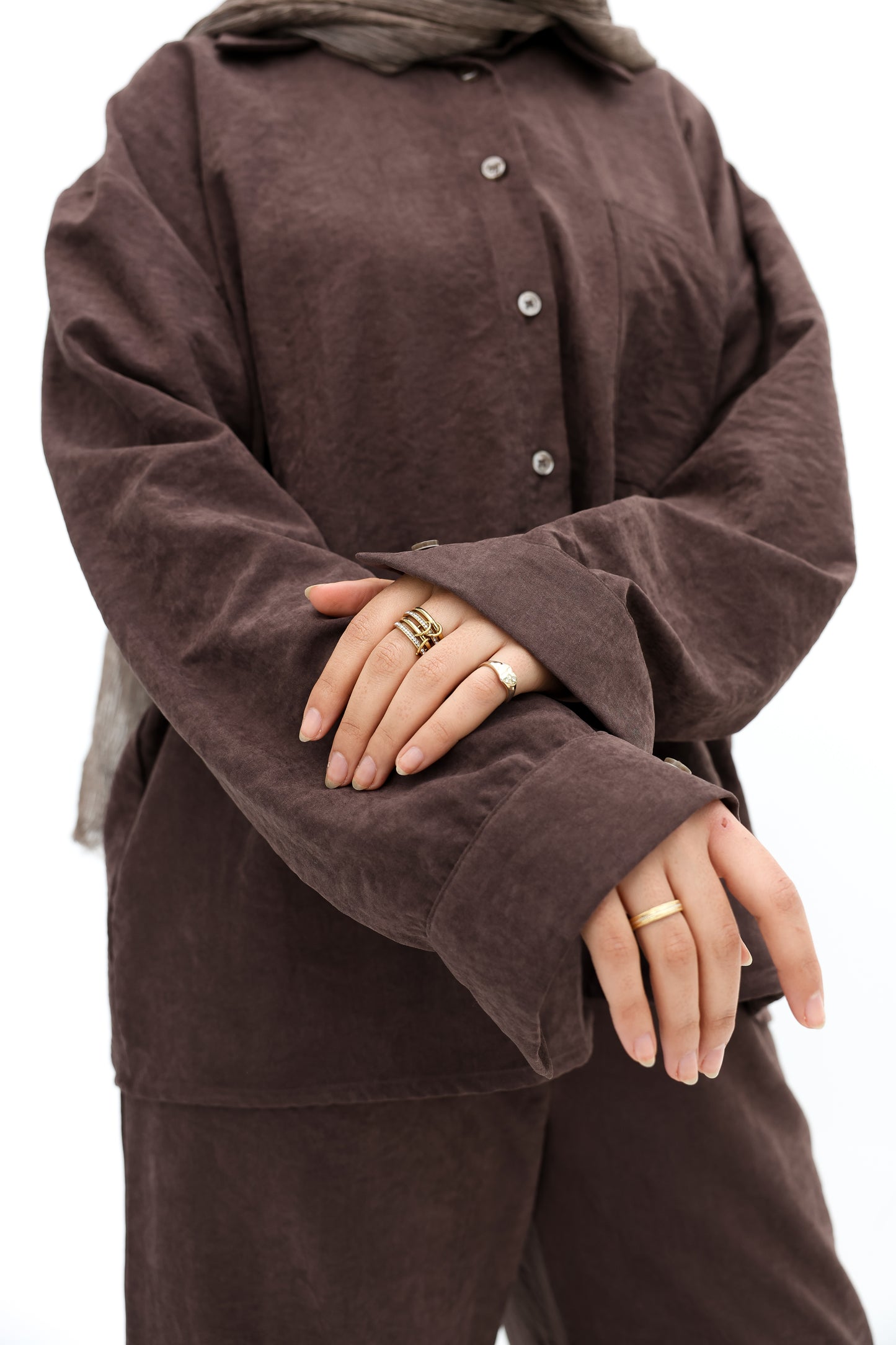 Versatile Cobra-fabric shirt in Mocha
