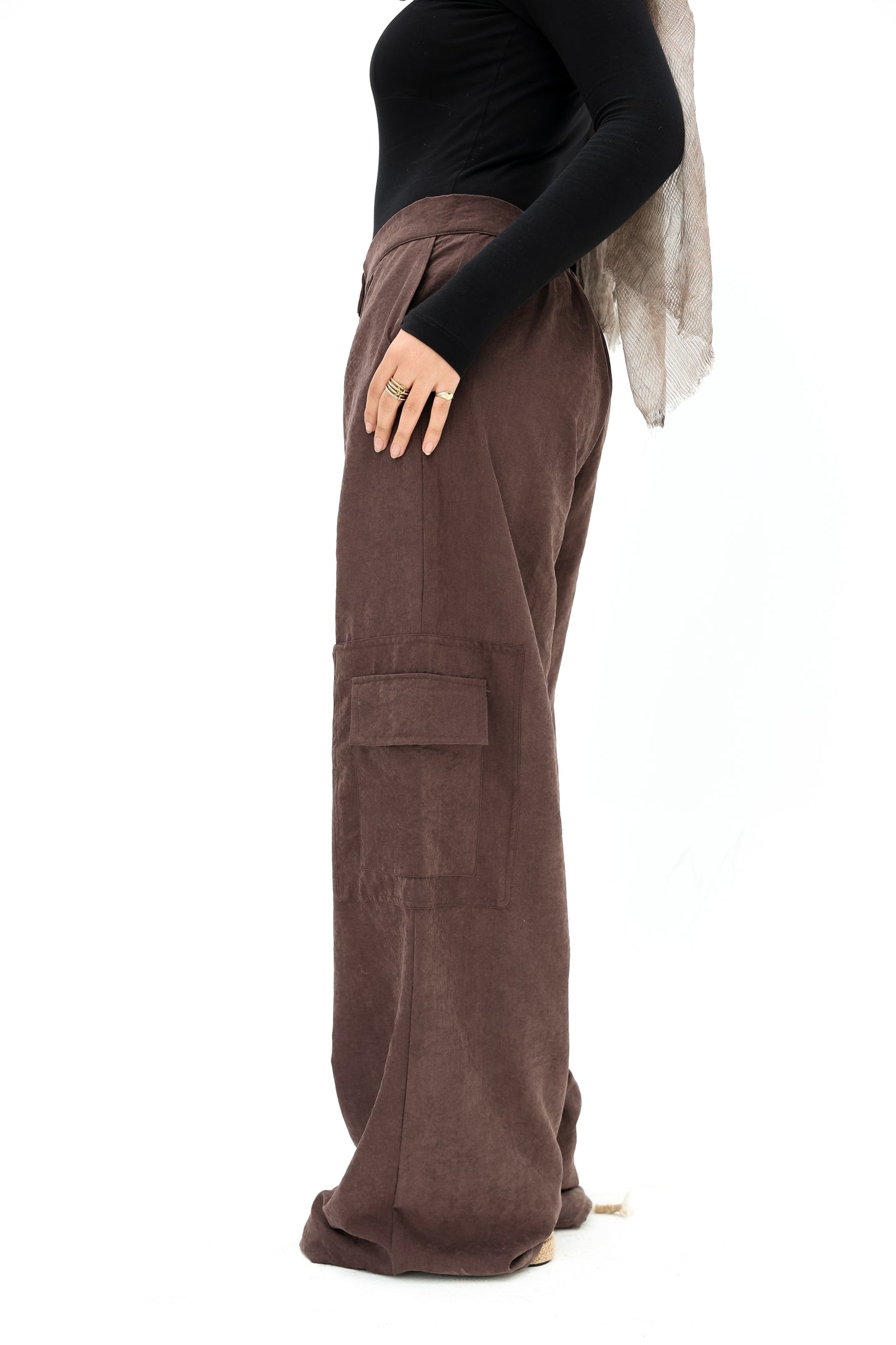 Versatile Cobra-fabric pants in Mocha