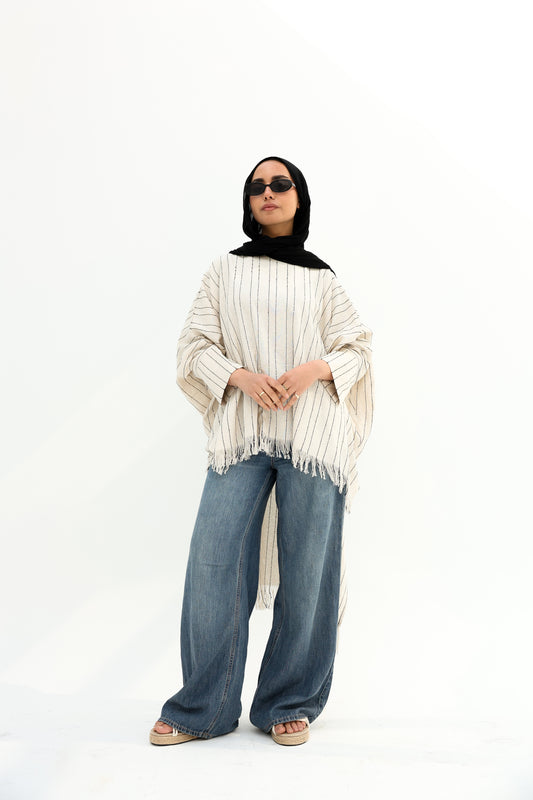 Boho stripped with black lines high and low linen blouse  بلوزة كتان بستايل بوهيمي، مخططة بأسود، بقصة (هاي-لو) قصيرة من الأمام وطويلة من الخلف."