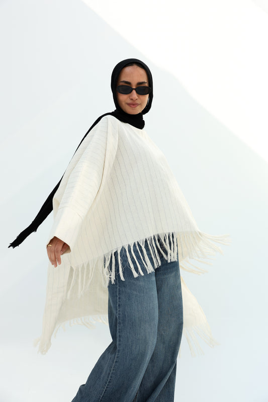 Boho stripped with silver lines high and low linen blouse ;بلوزة كتان بستايل بوهيمي، مخططة بالخطوط الفضي، بقصة (هاي-لو) قصيرة من الأمام وطويلة من الخلف."