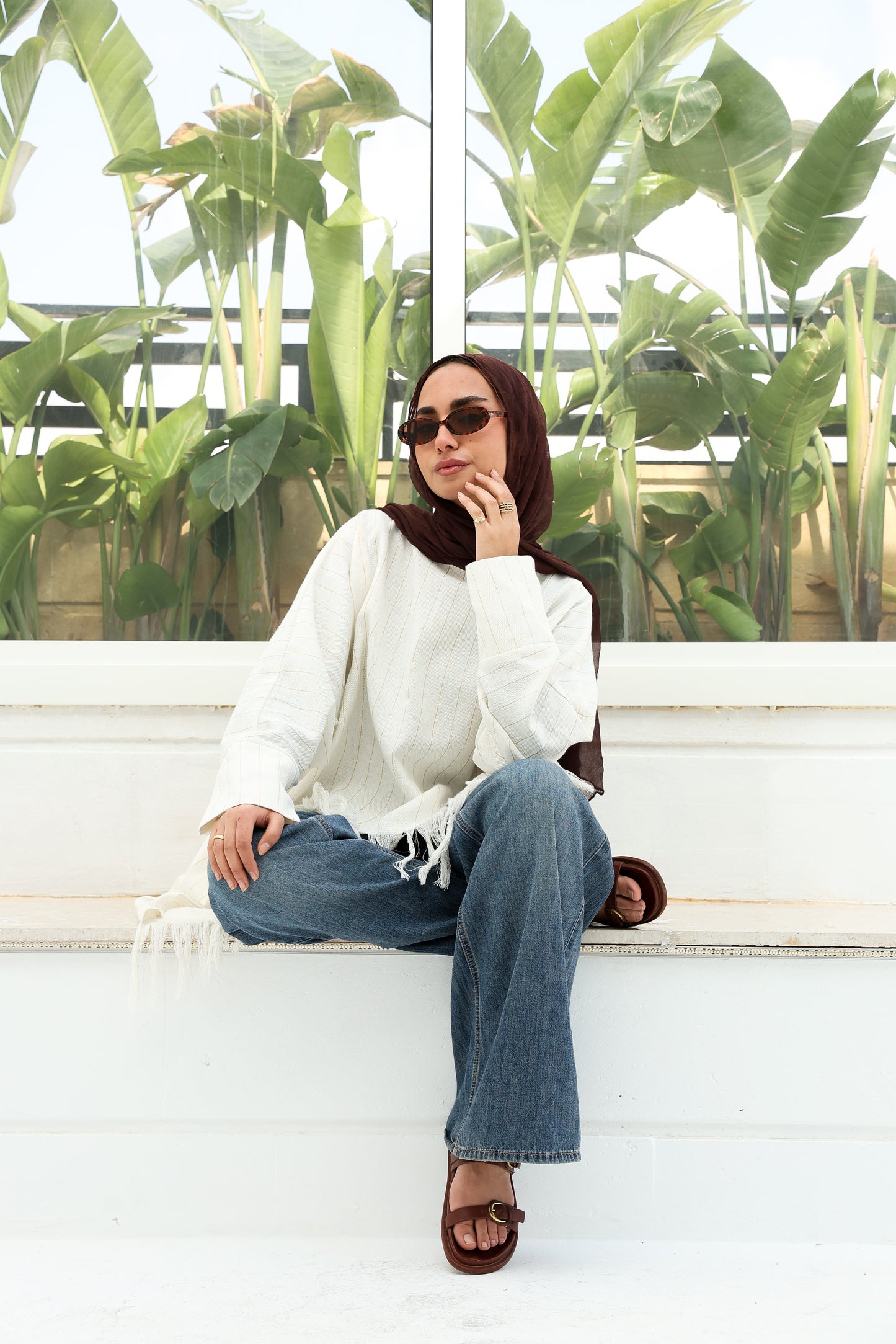 Boho stripped with golden lines high and low linen blouse ;بلوزة كتان بستايل بوهيمي، مخططة بالخطوط الدهبي، بقصة (هاي-لو) قصيرة من الأمام وطويلة من الخلف."