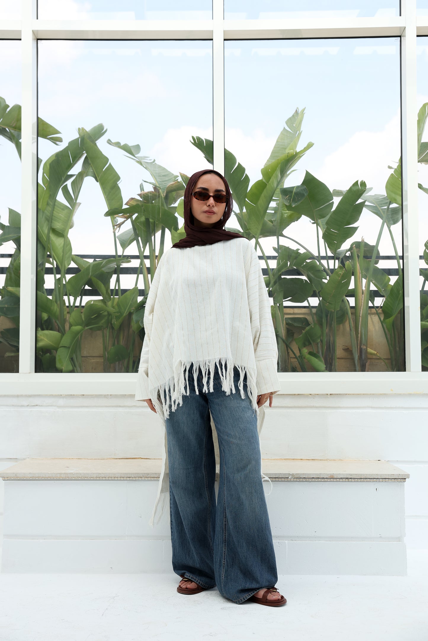 Boho stripped with golden lines high and low linen blouse ;بلوزة كتان بستايل بوهيمي، مخططة بالخطوط الدهبي، بقصة (هاي-لو) قصيرة من الأمام وطويلة من الخلف."
