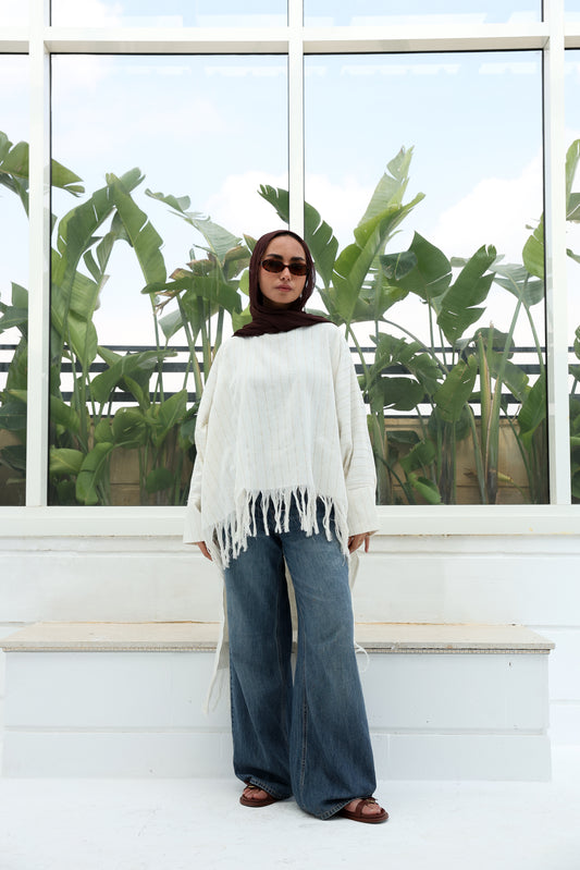 Boho stripped with golden lines high and low linen blouse ;بلوزة كتان بستايل بوهيمي، مخططة بالخطوط الدهبي، بقصة (هاي-لو) قصيرة من الأمام وطويلة من الخلف."
