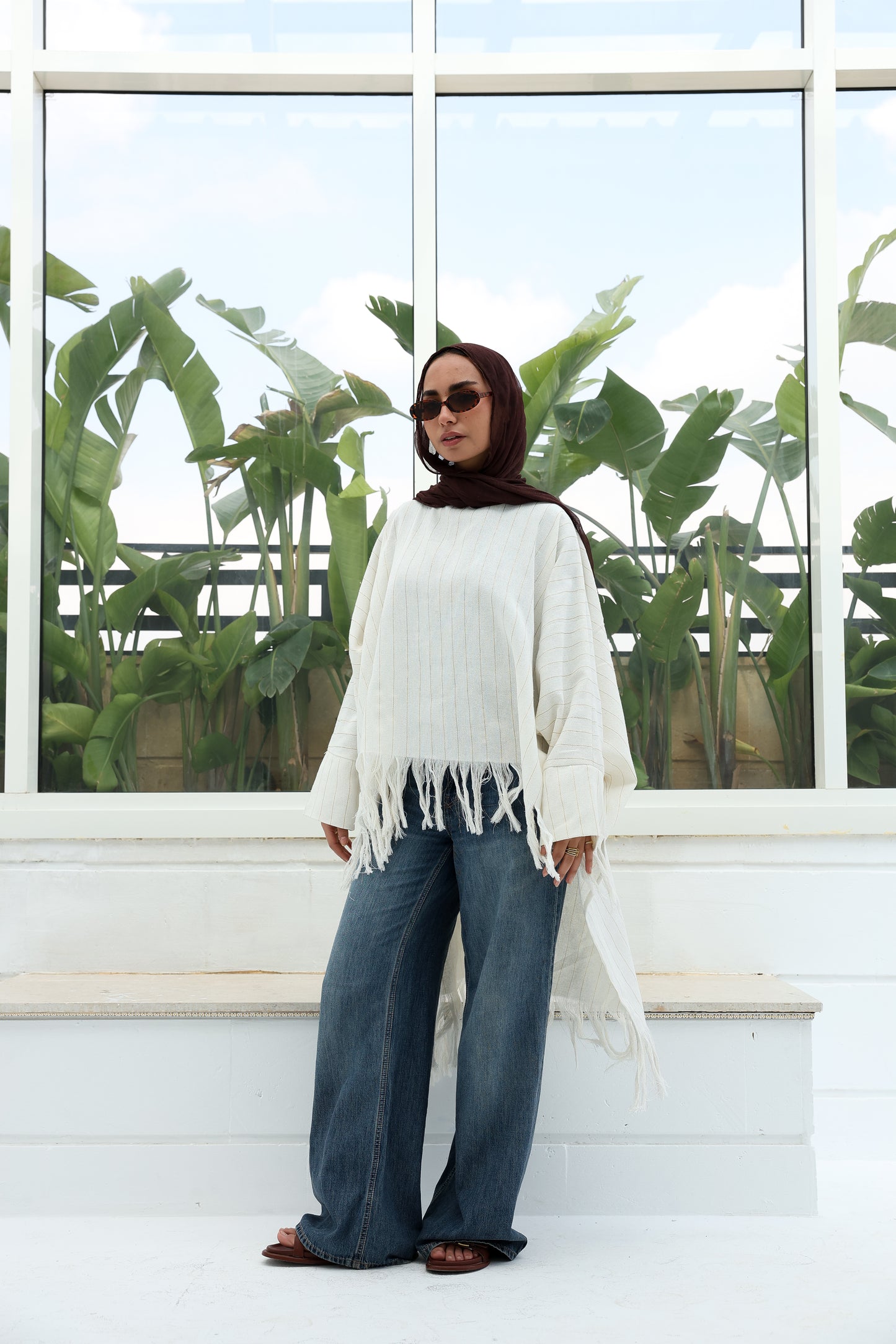Boho stripped with golden lines high and low linen blouse ;بلوزة كتان بستايل بوهيمي، مخططة بالخطوط الدهبي، بقصة (هاي-لو) قصيرة من الأمام وطويلة من الخلف."