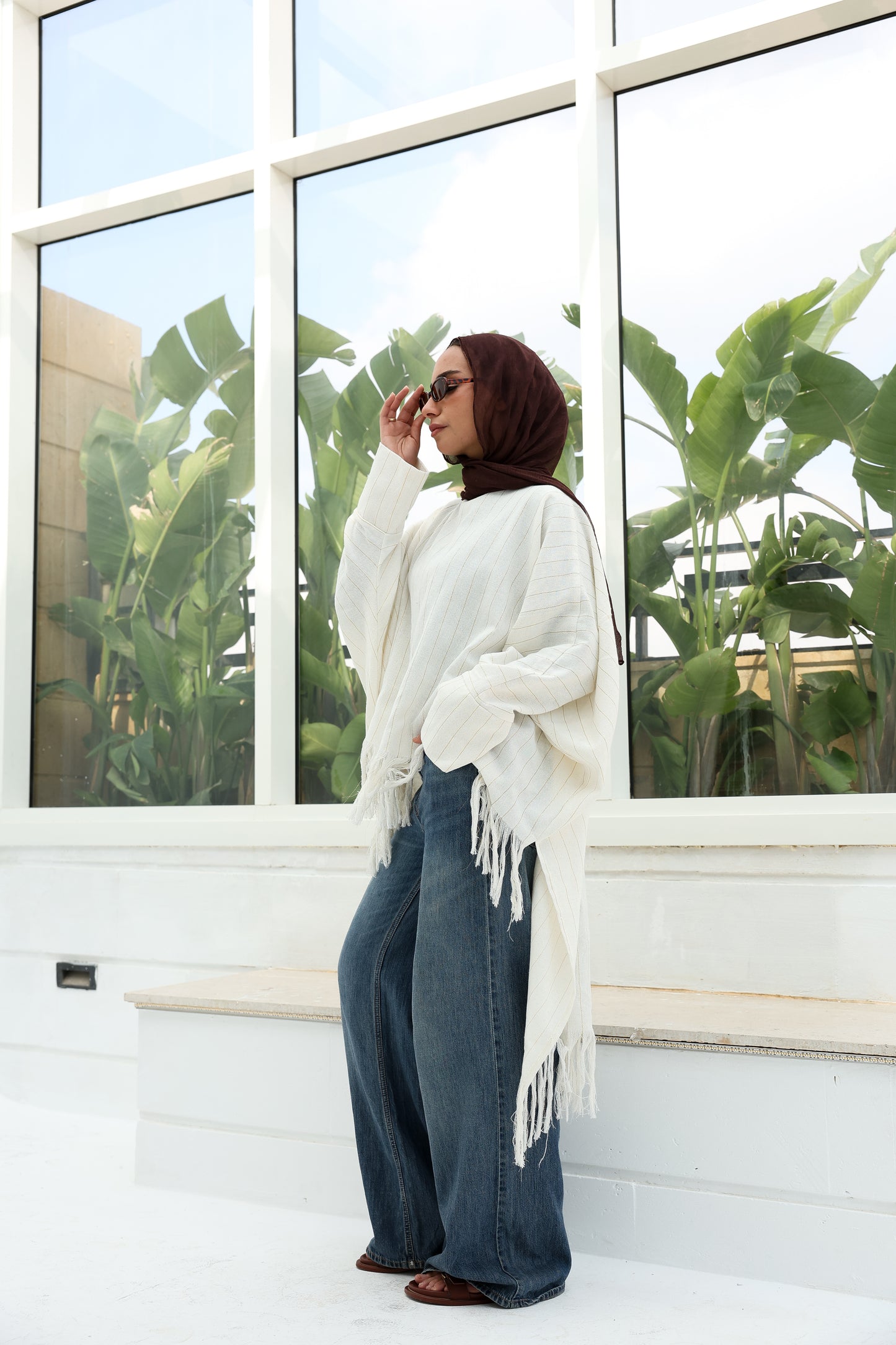 Boho stripped with golden lines high and low linen blouse ;بلوزة كتان بستايل بوهيمي، مخططة بالخطوط الدهبي، بقصة (هاي-لو) قصيرة من الأمام وطويلة من الخلف."