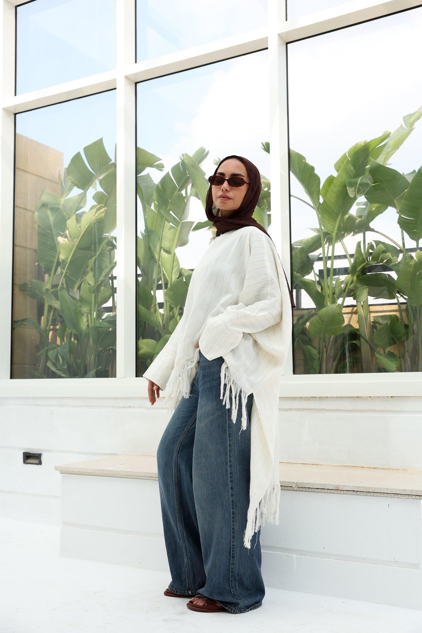 Boho stripped with golden lines high and low linen blouse ;بلوزة كتان بستايل بوهيمي، مخططة بالخطوط الدهبي، بقصة (هاي-لو) قصيرة من الأمام وطويلة من الخلف."