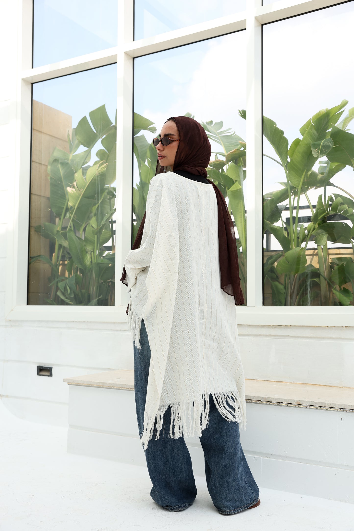 Boho stripped with golden lines high and low linen blouse ;بلوزة كتان بستايل بوهيمي، مخططة بالخطوط الدهبي، بقصة (هاي-لو) قصيرة من الأمام وطويلة من الخلف."