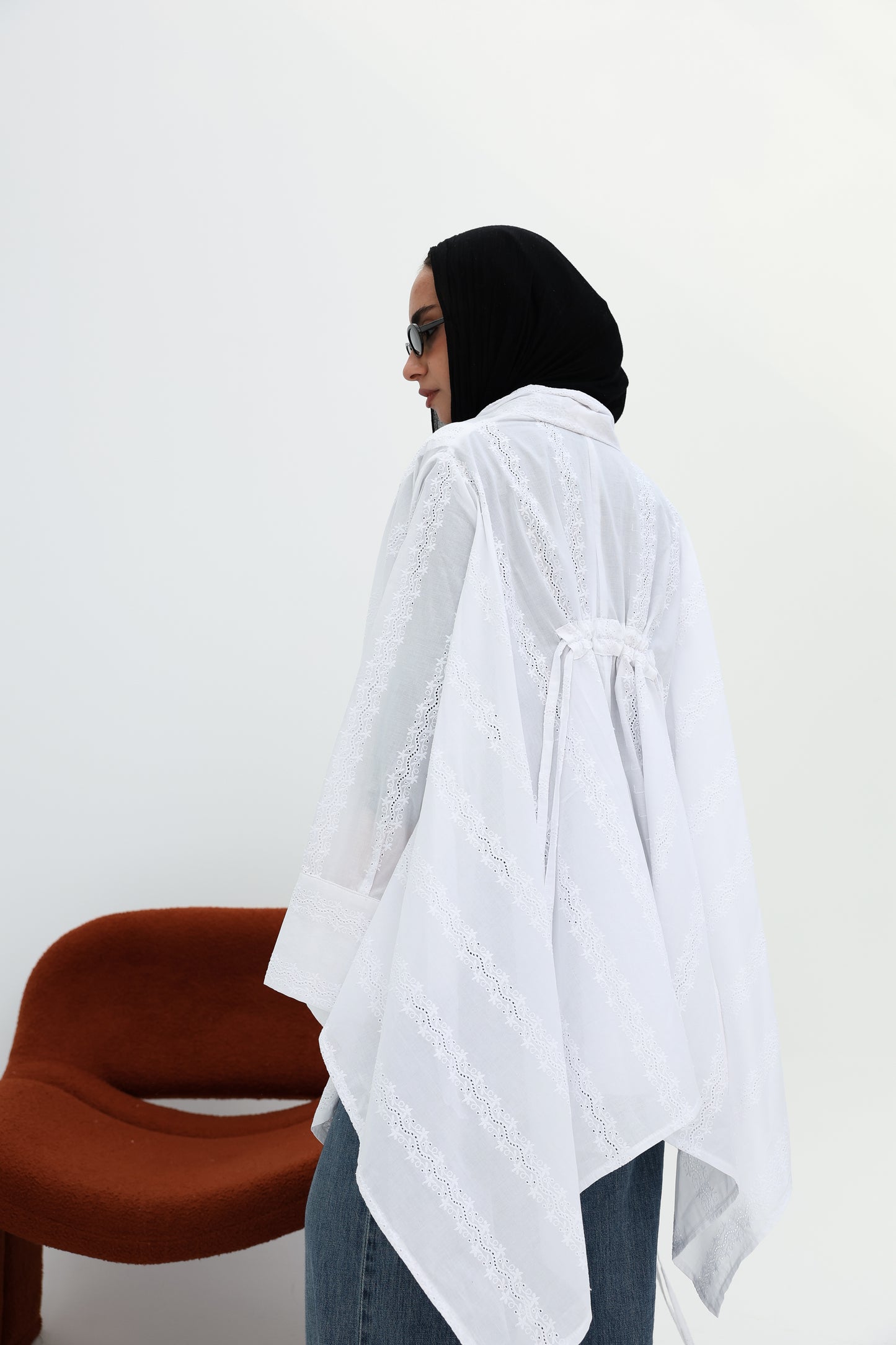 Richelieu lace cardigan in white