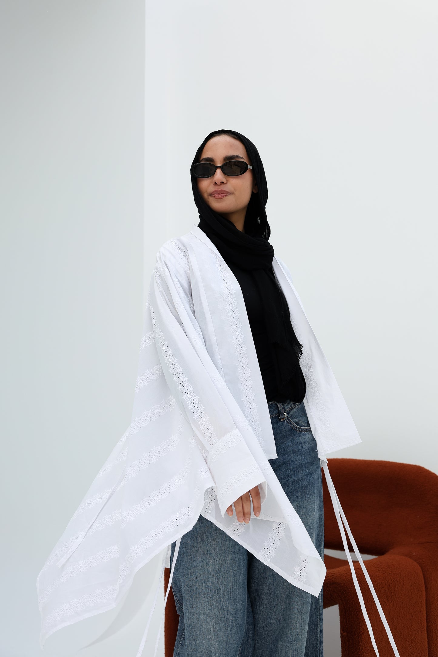 Richelieu lace cardigan in white