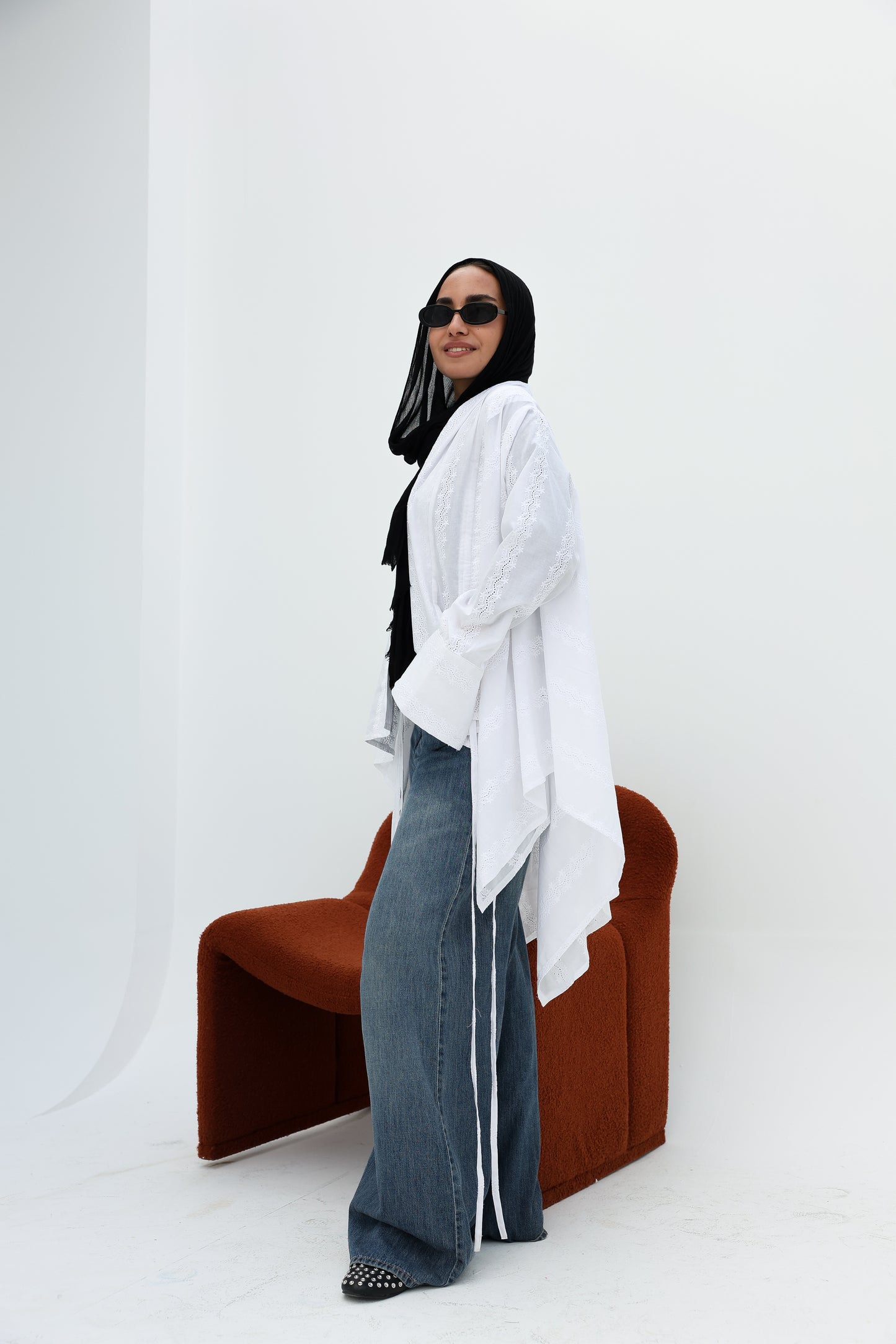 Richelieu lace cardigan in white