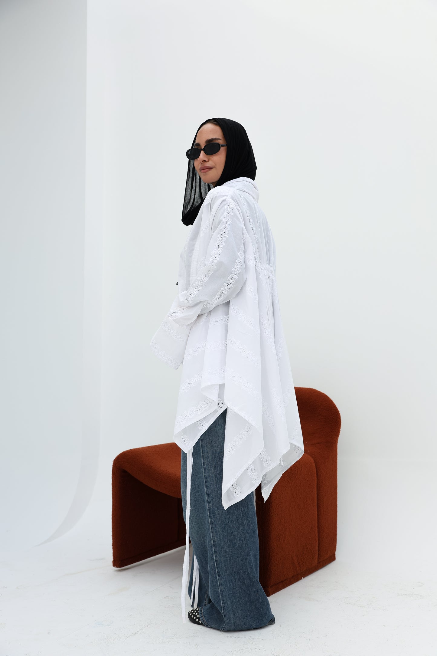 Richelieu lace cardigan in white