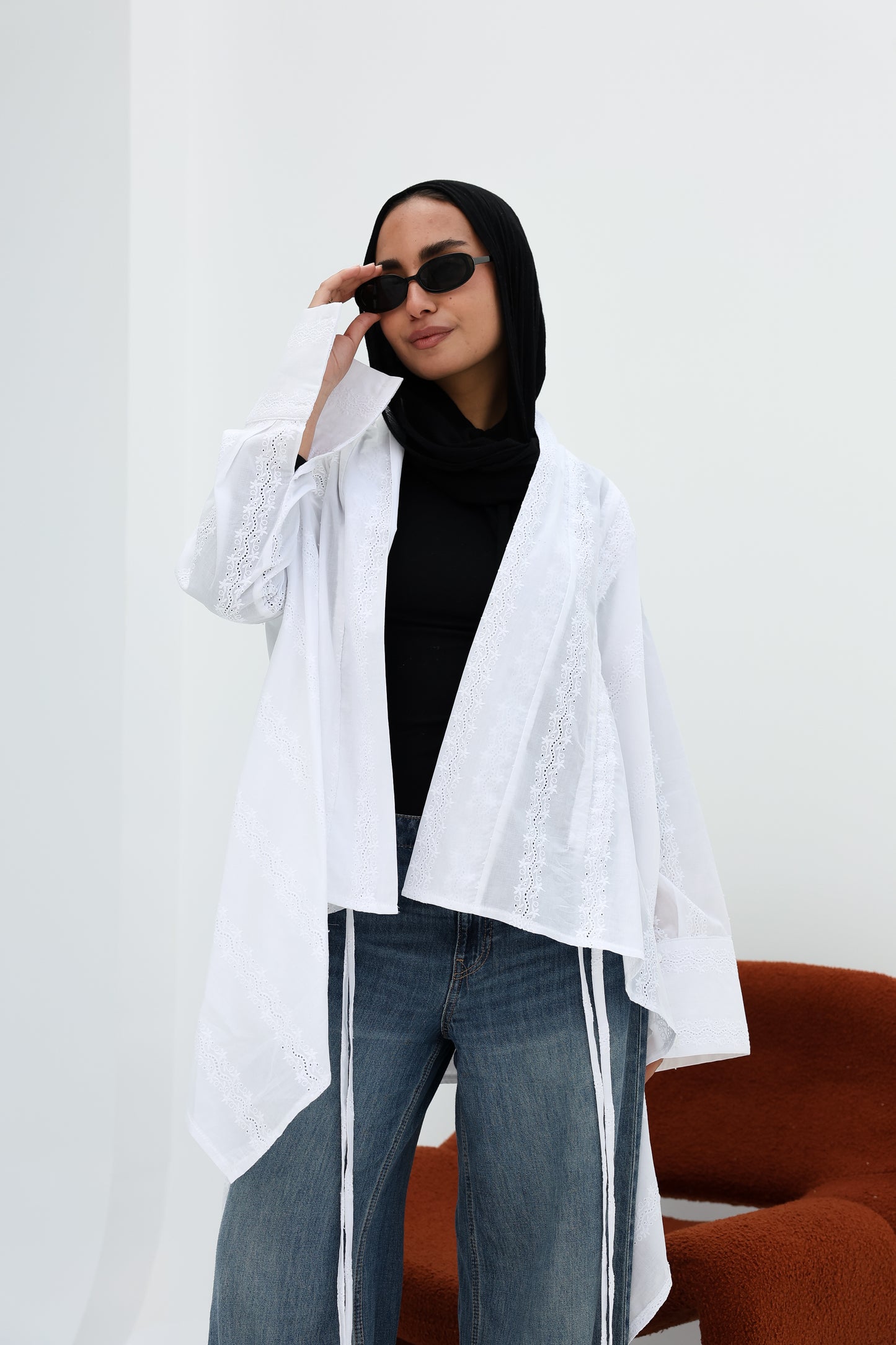 Richelieu lace cardigan in white