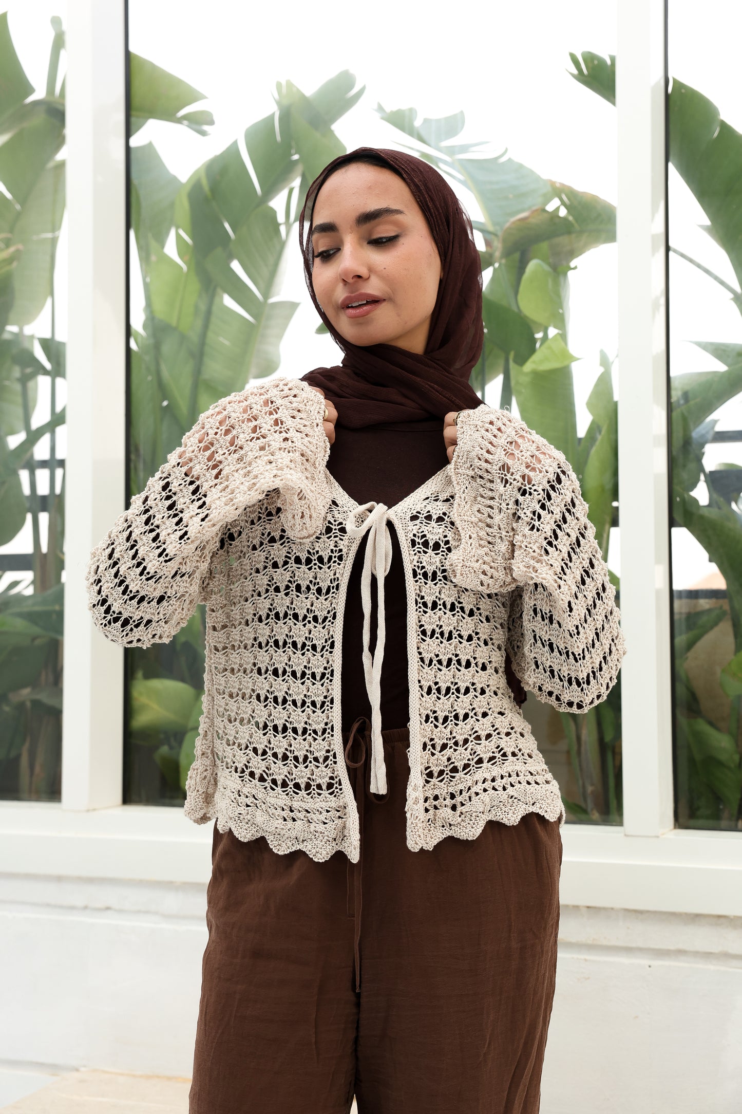 Knitted cardigan in beige كاردجن من التريكو باللون البيج