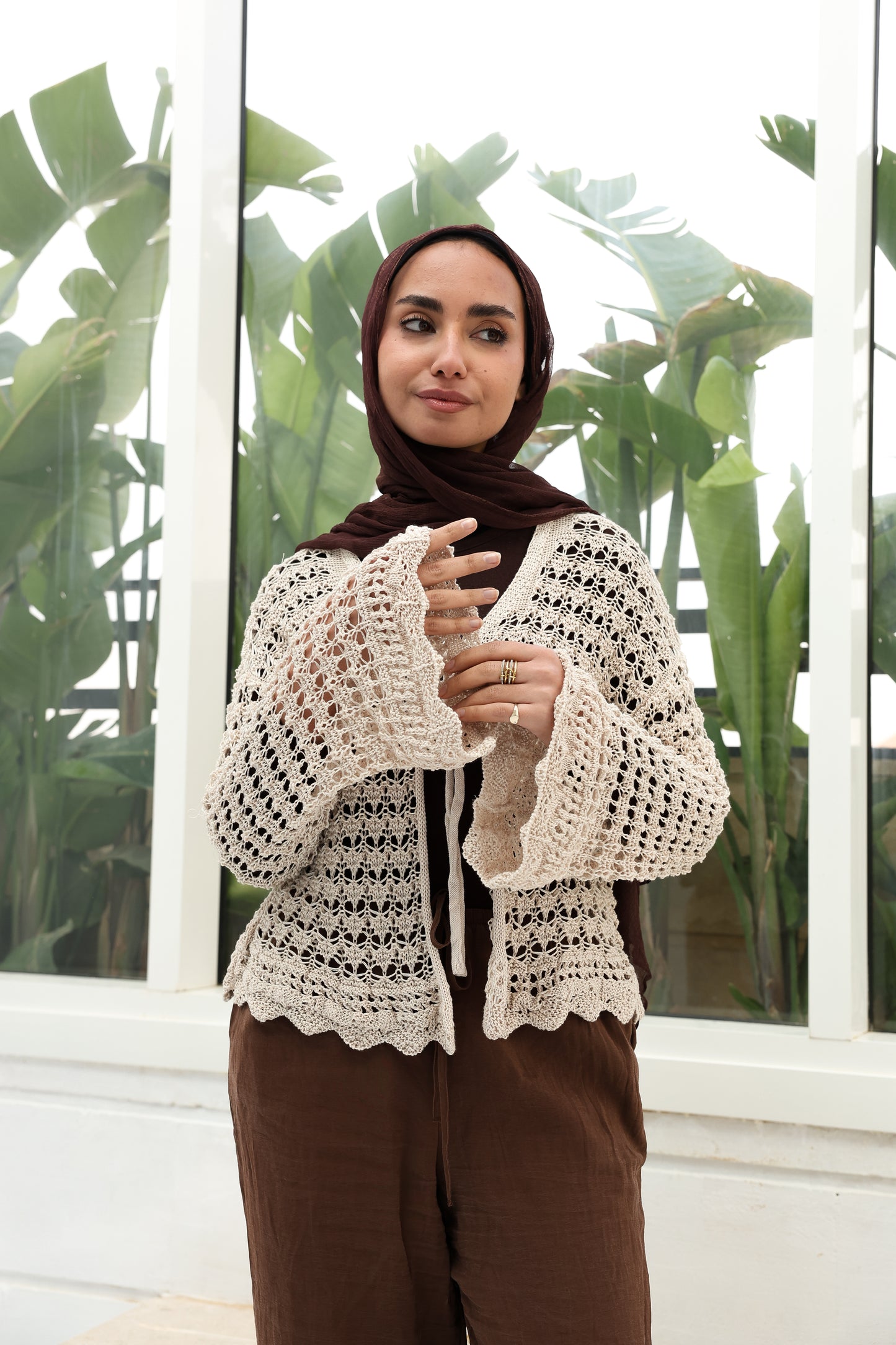 Knitted cardigan in beige كاردجن من التريكو باللون البيج