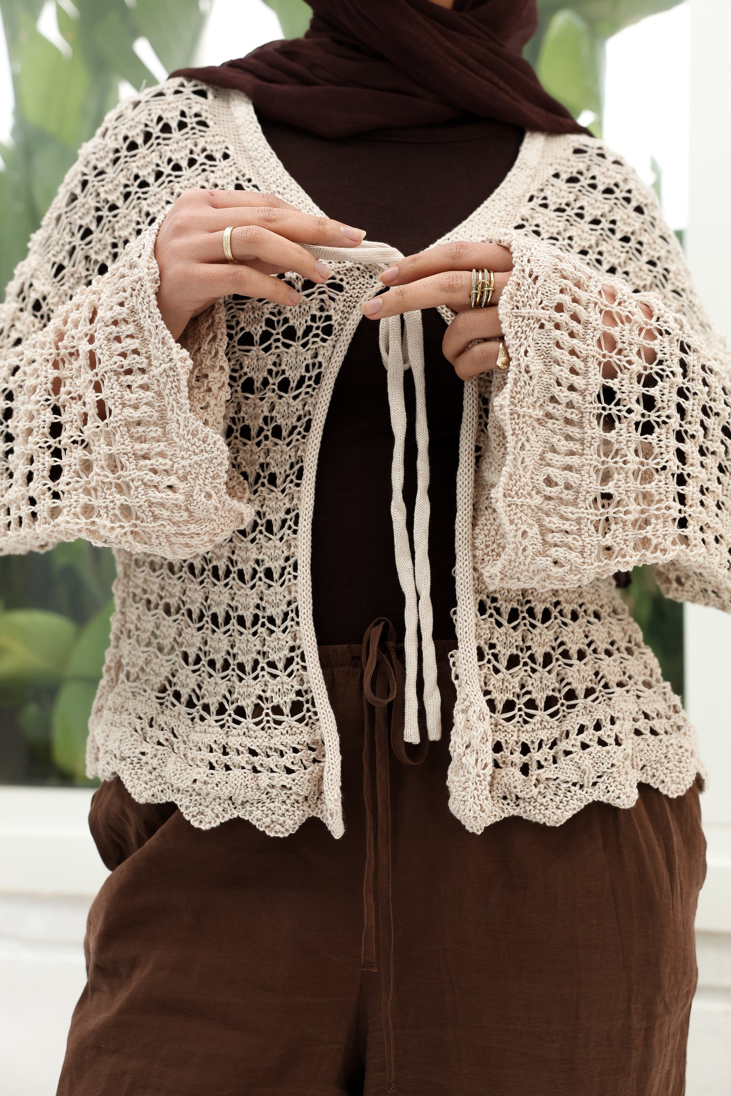 Knitted cardigan in beige كاردجن من التريكو باللون البيج