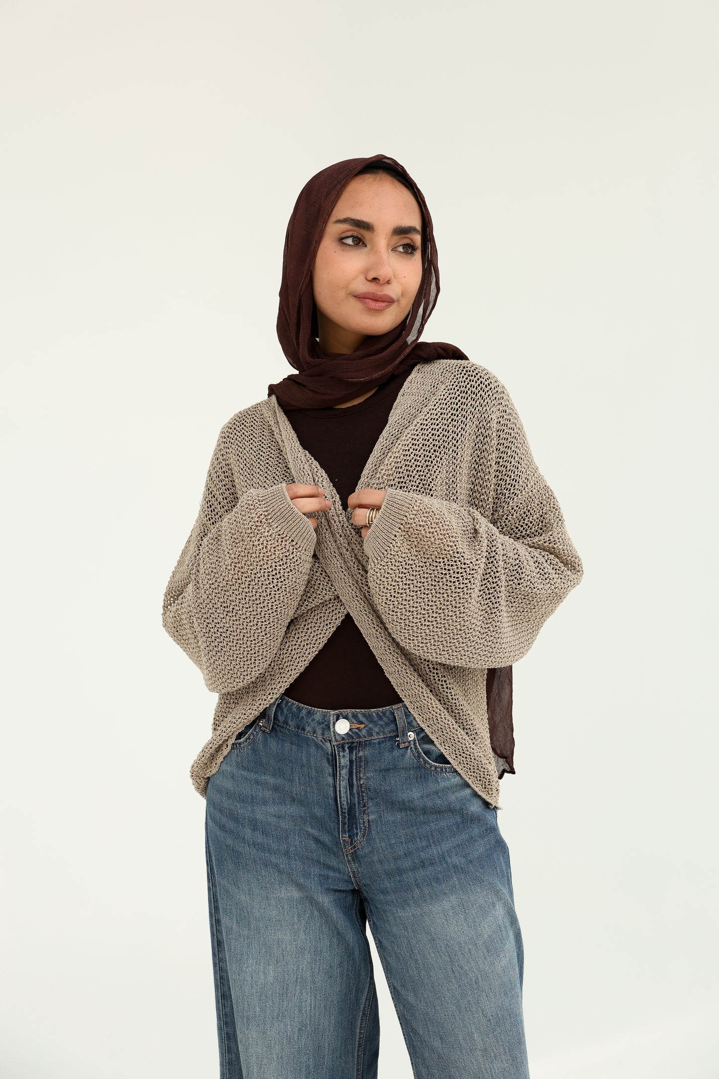 Convoluted shimmered knitted top with bottoms back   بلوزة تريكو لامع بتصميم متداخل مع قطعة بظهر مرصع بالزراير