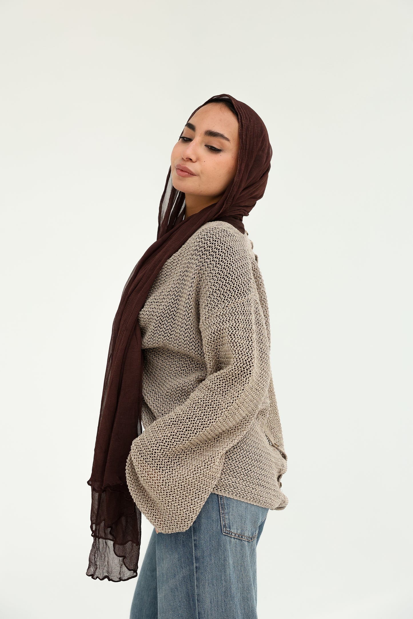 Convoluted shimmered knitted top with bottoms back   بلوزة تريكو لامع بتصميم متداخل مع قطعة بظهر مرصع بالزراير