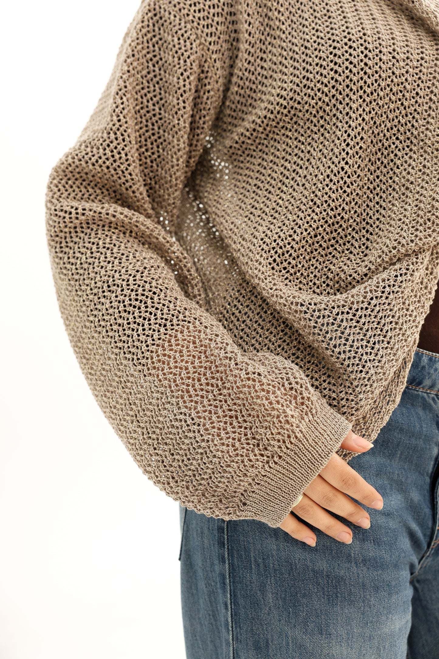 Convoluted shimmered knitted top with bottoms back   بلوزة تريكو لامع بتصميم متداخل مع قطعة بظهر مرصع بالزراير