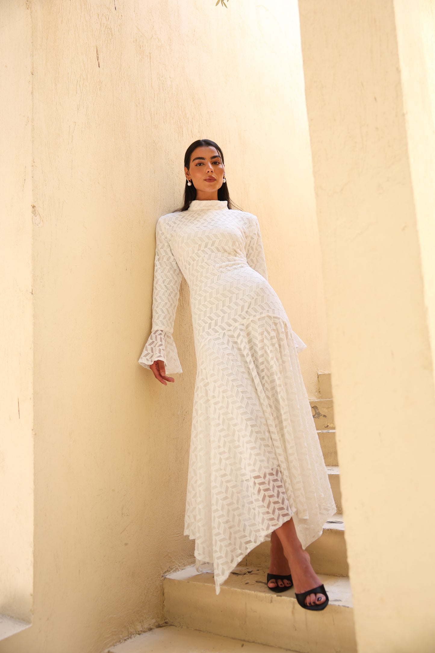 Lace lines dress in white fully lined *