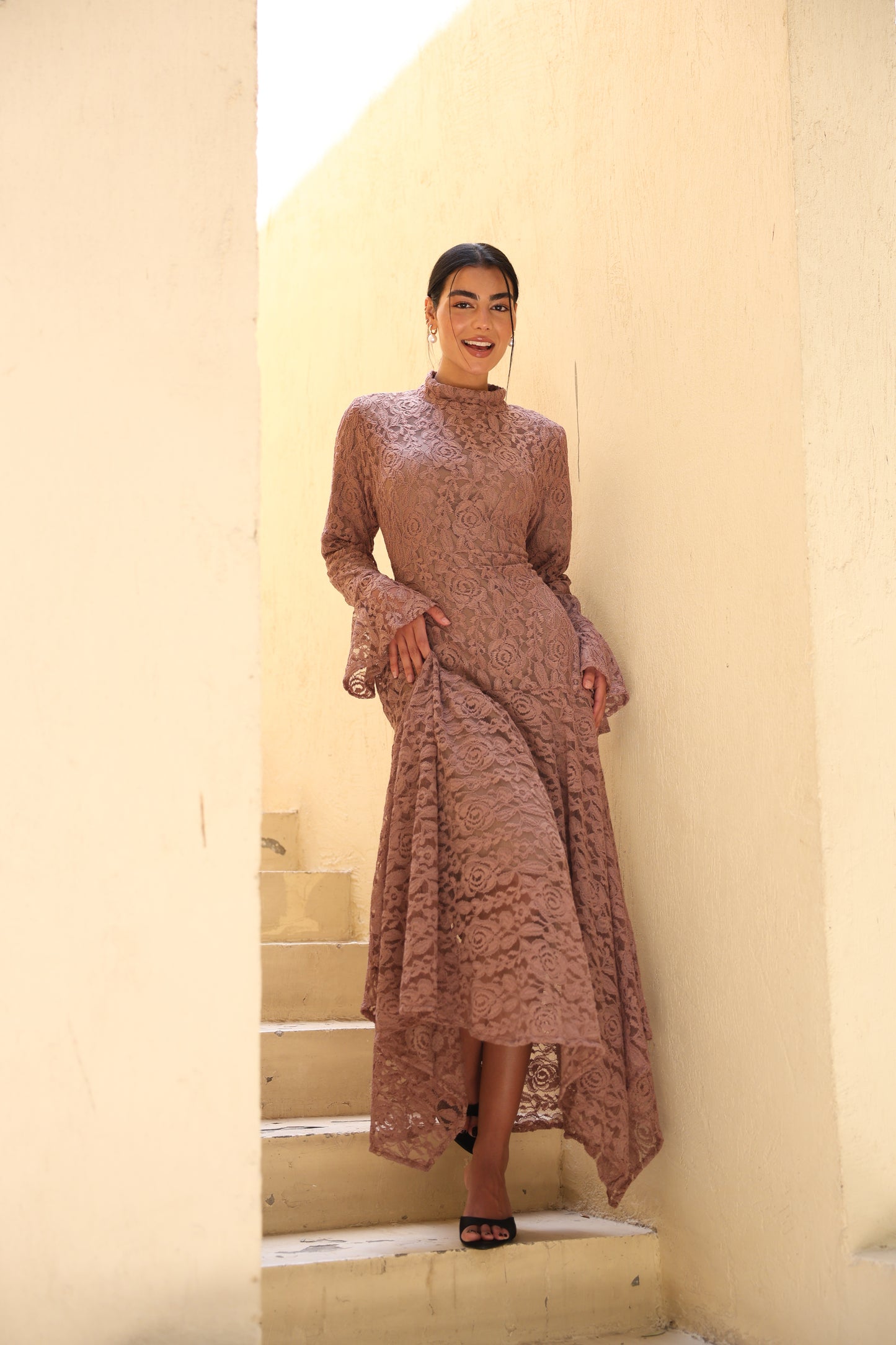 Lace flowery dress in beige fully lined*