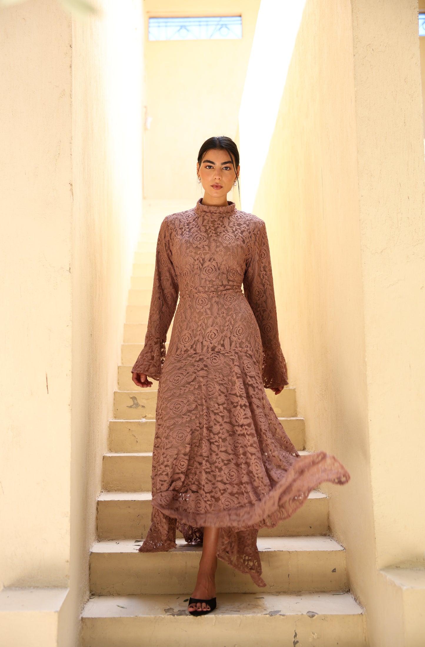 Lace flowery dress in beige fully lined*