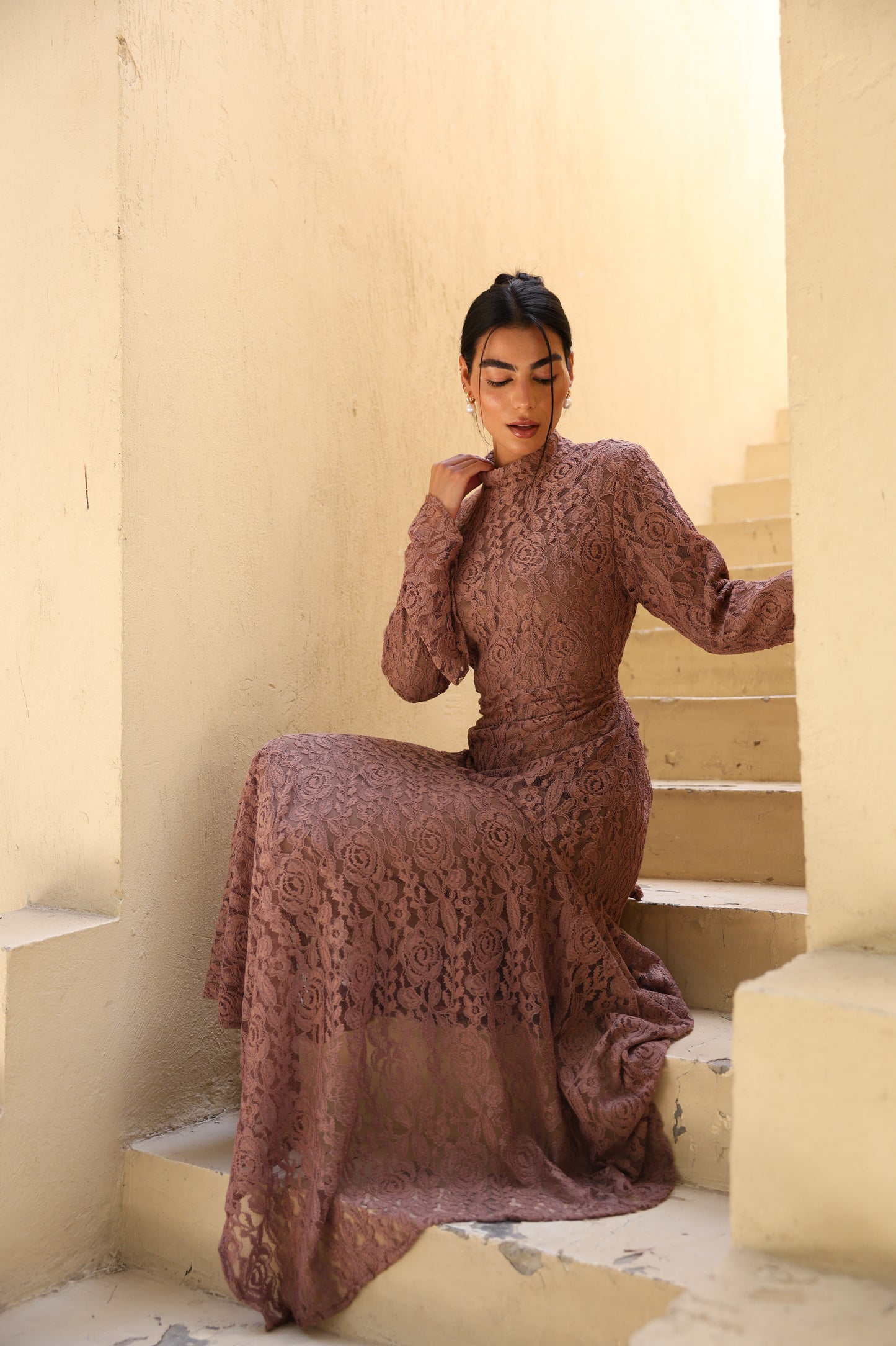 Lace flowery dress in beige fully lined*