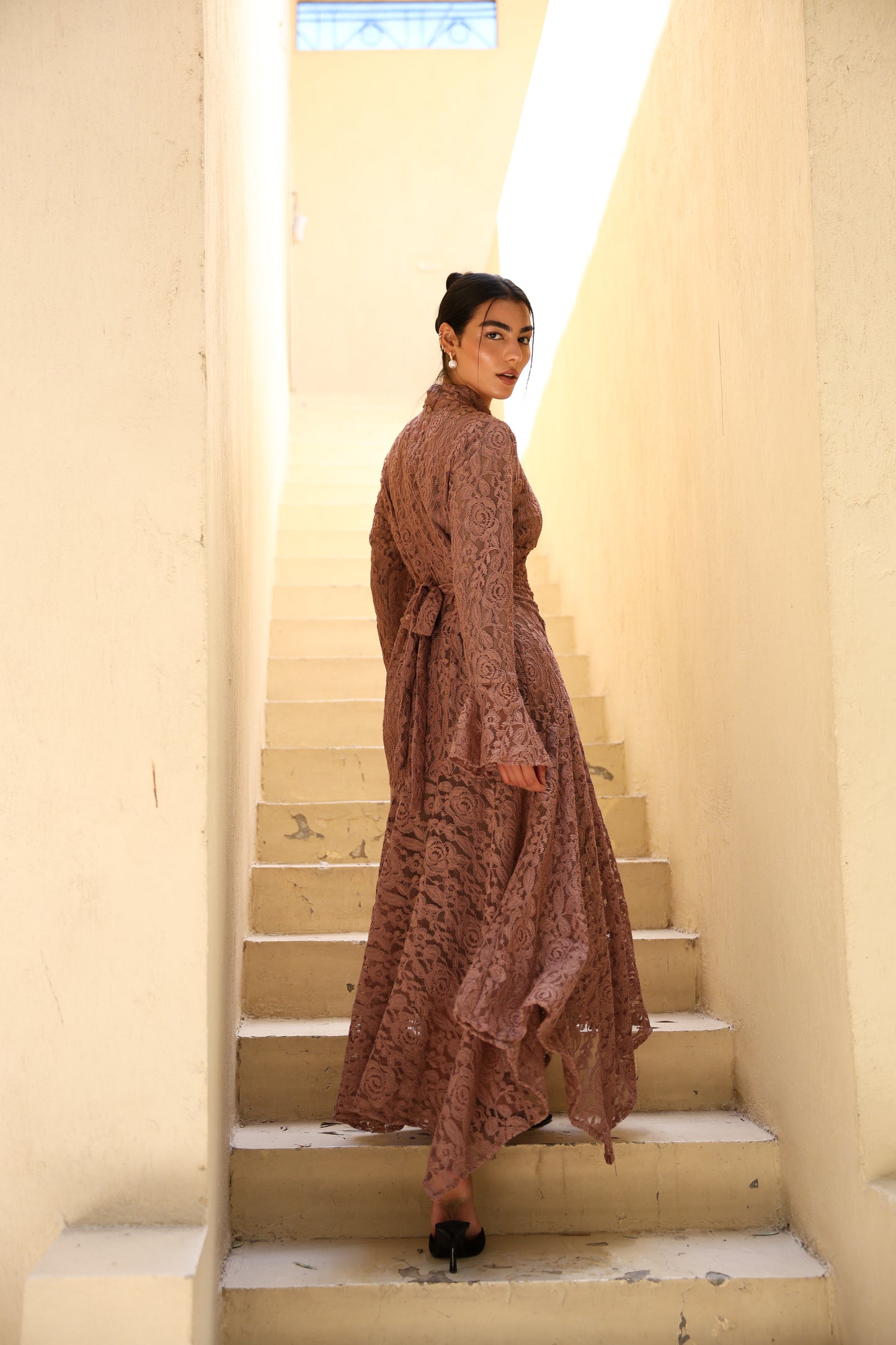 Lace flowery dress in beige fully lined*