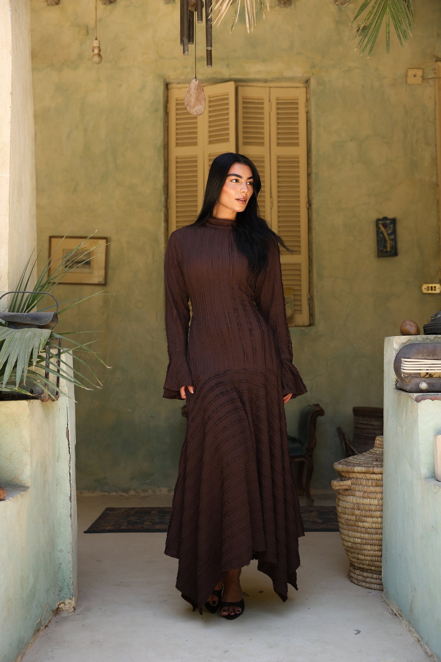 Lace wave dress in brown