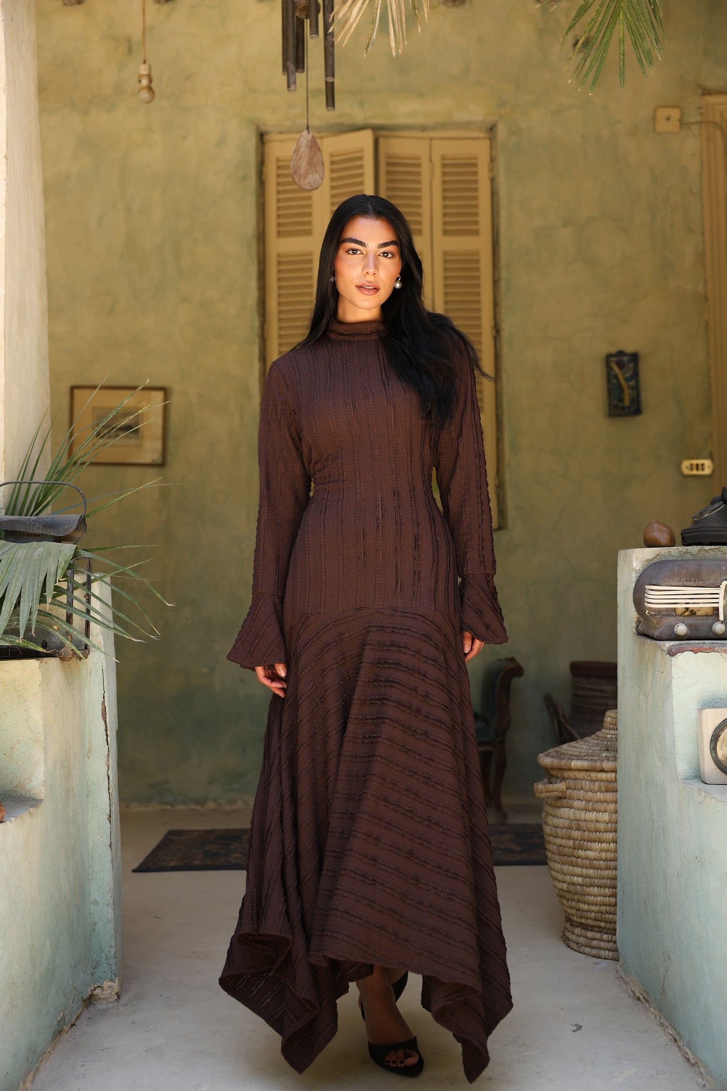 Lace wave dress in brown