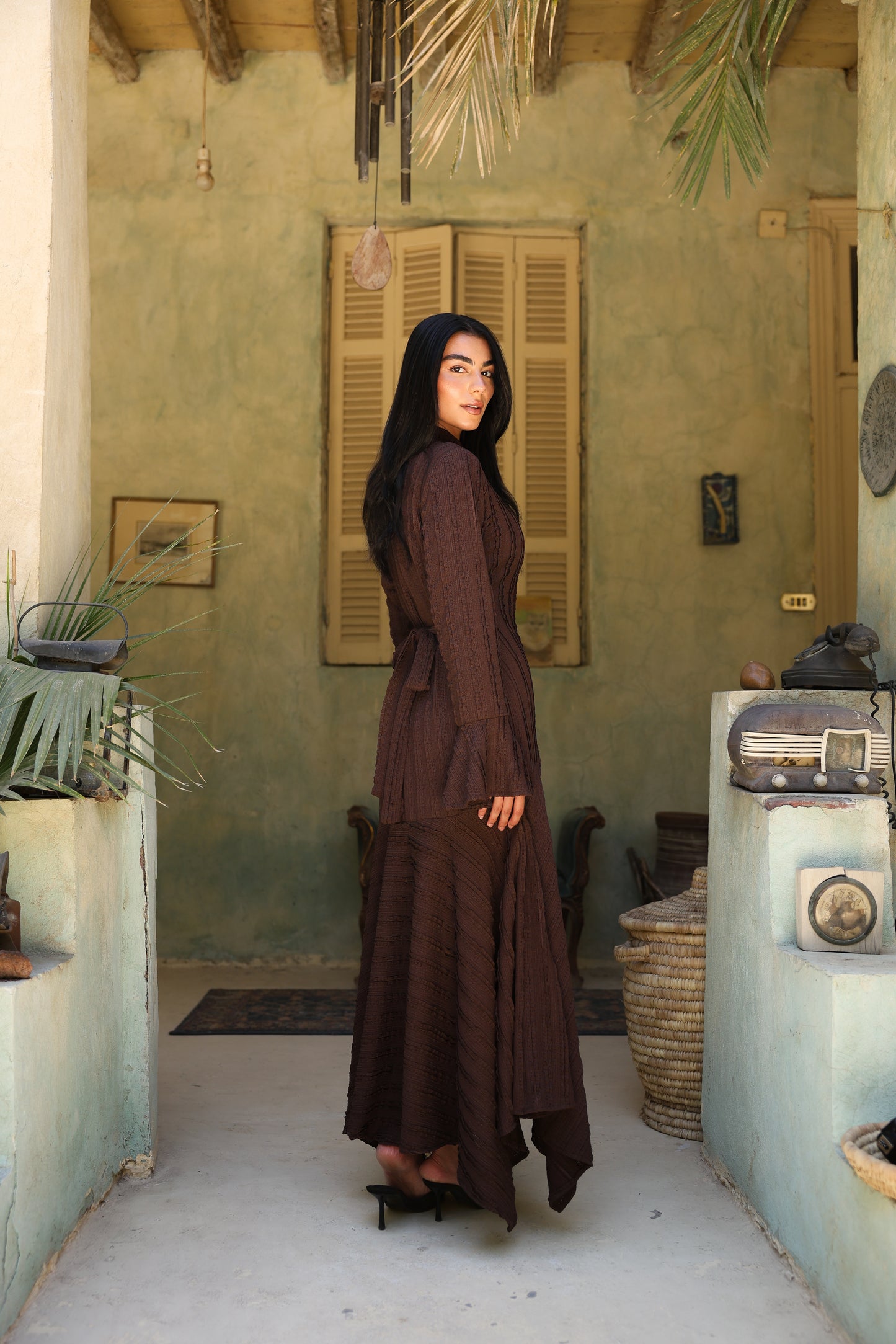Lace wave dress in brown