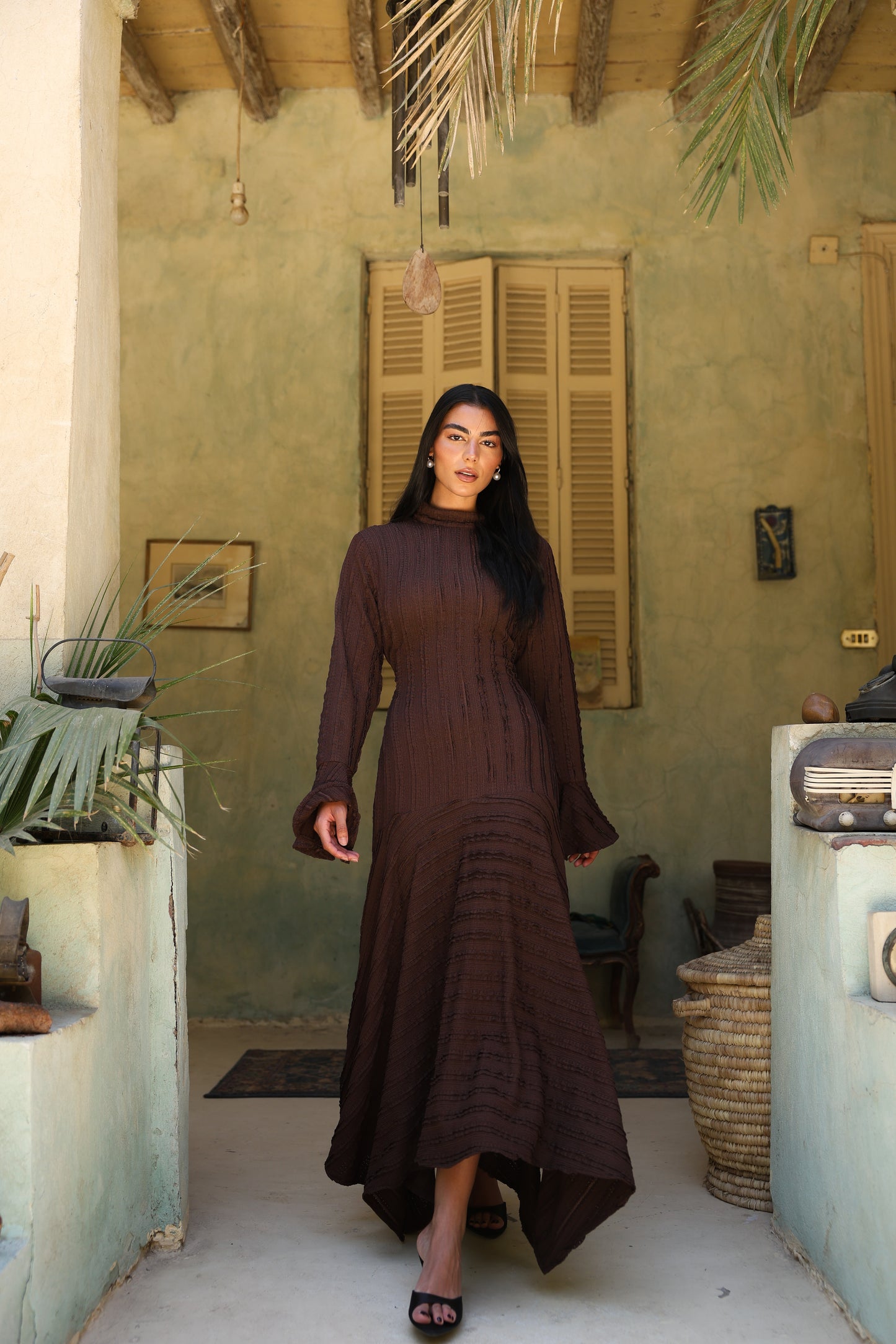Lace wave dress in brown