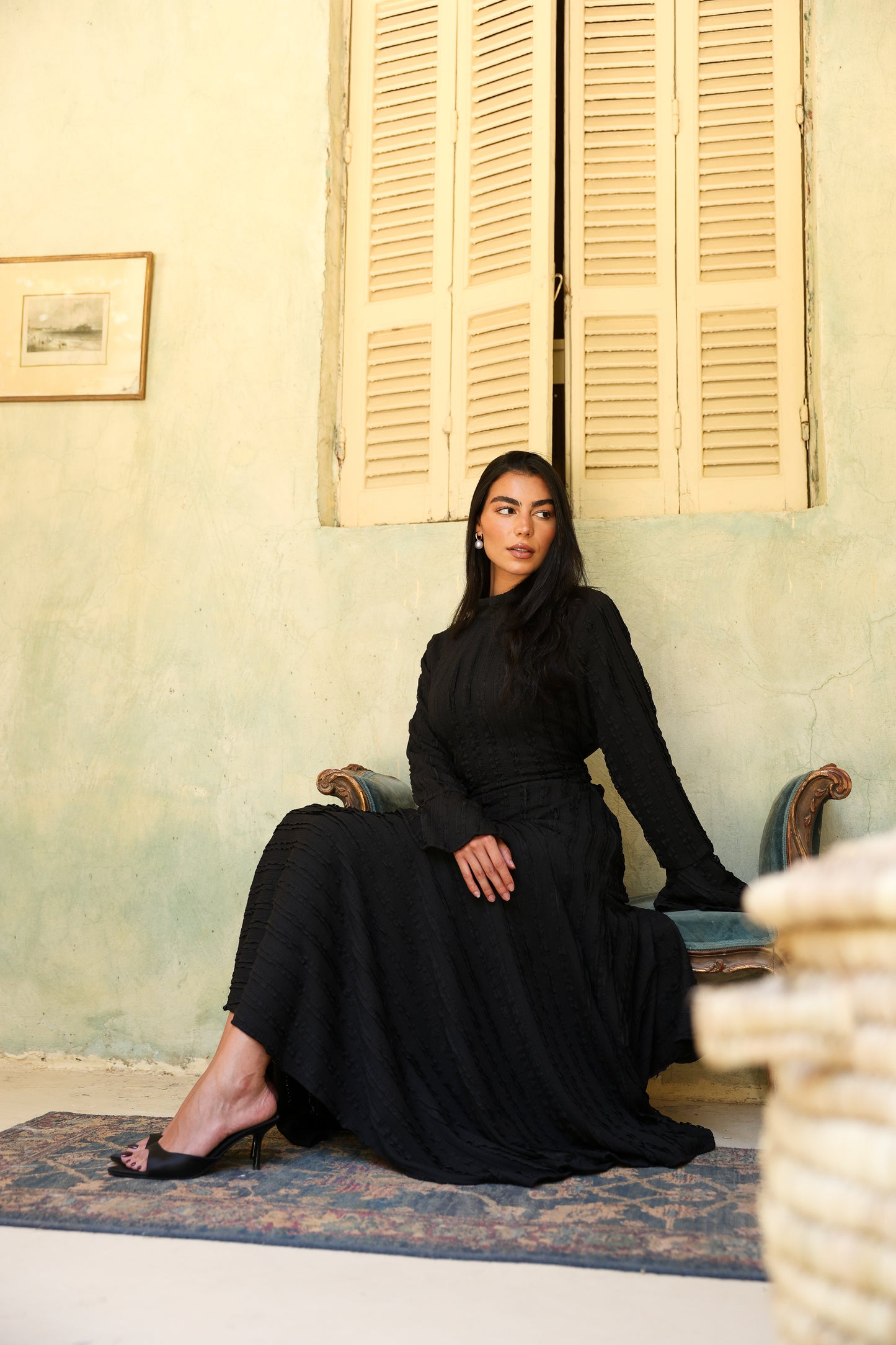 Lace wave dress in black