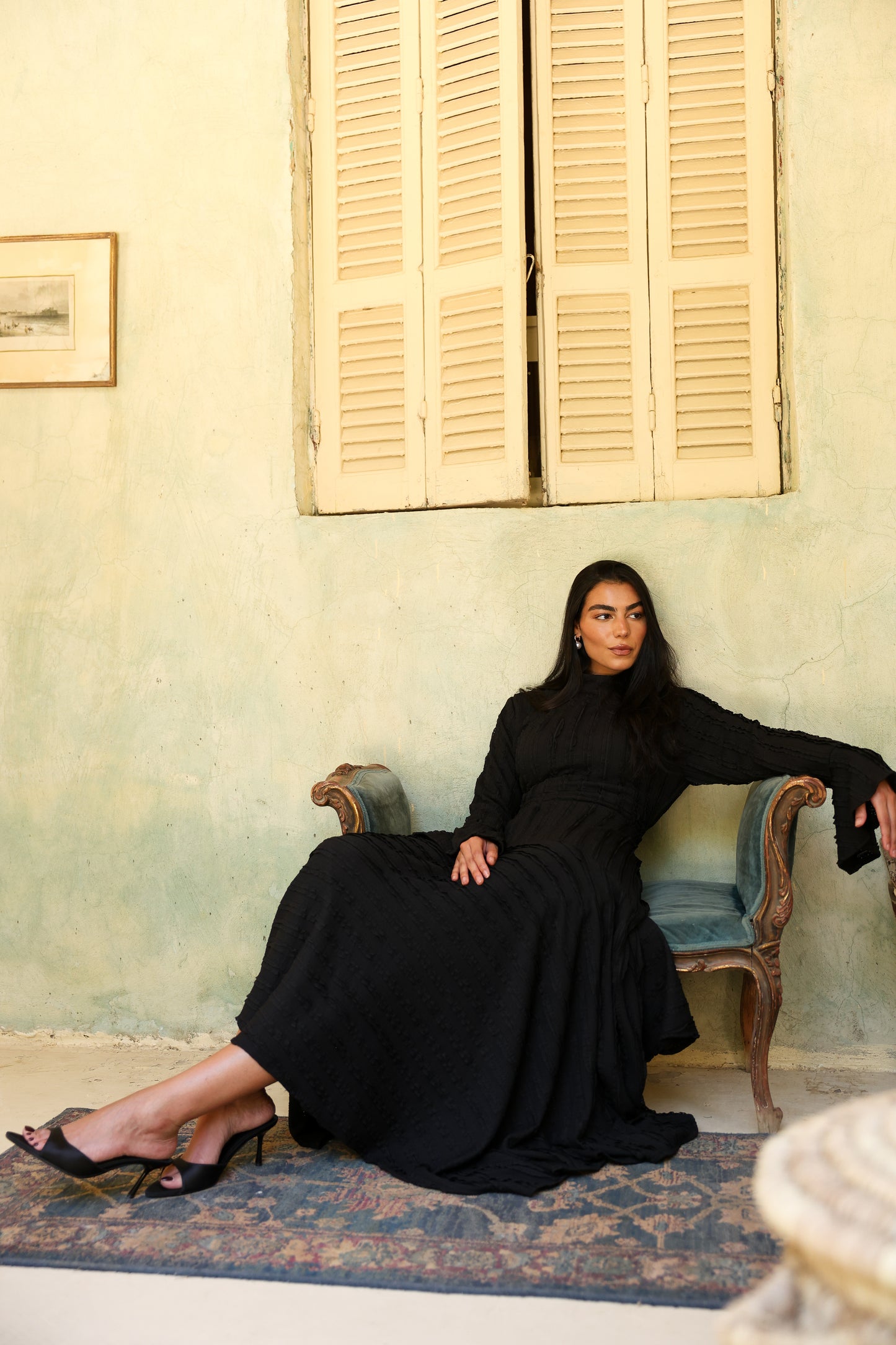 Lace wave dress in black