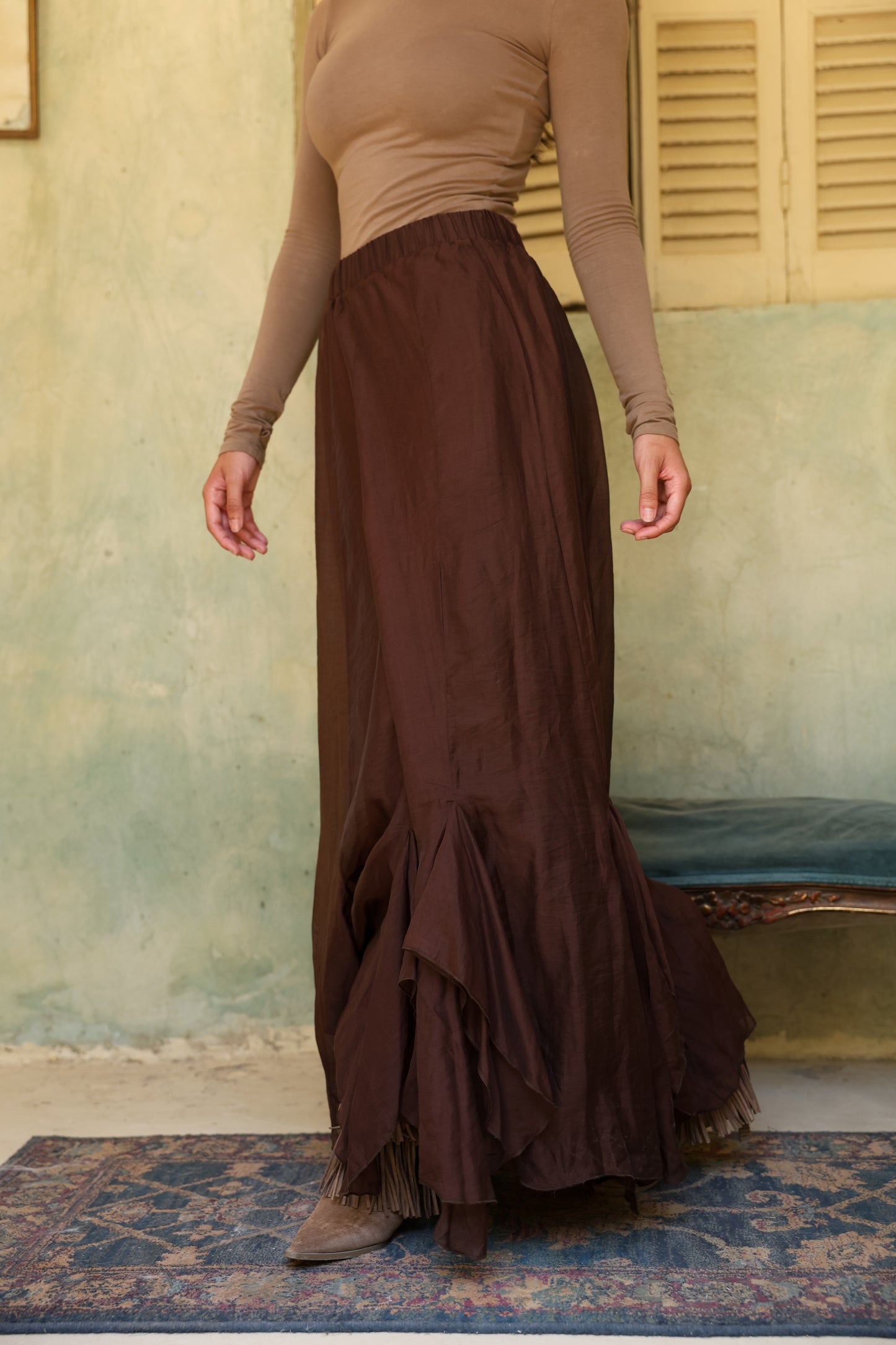 Fluid skirt in brown lined **