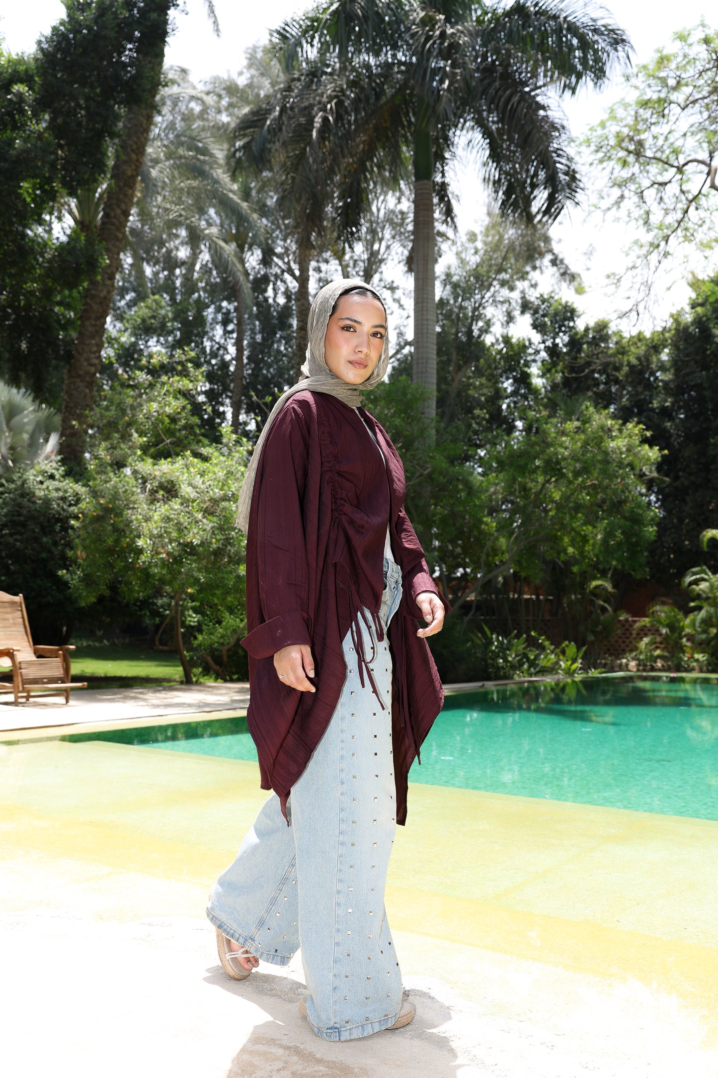 The Signature cardigan in linen burgundy