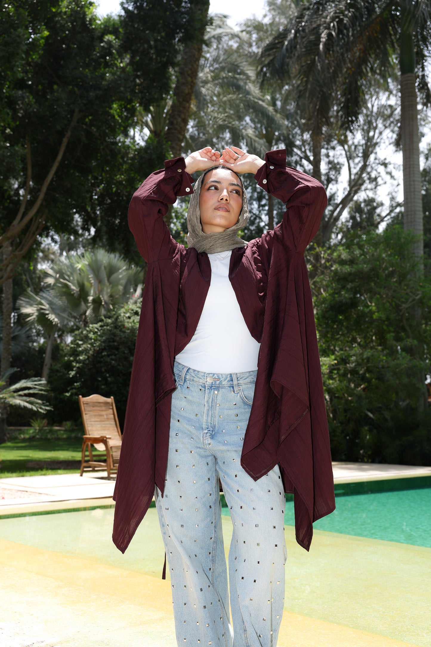 The Signature cardigan in linen burgundy