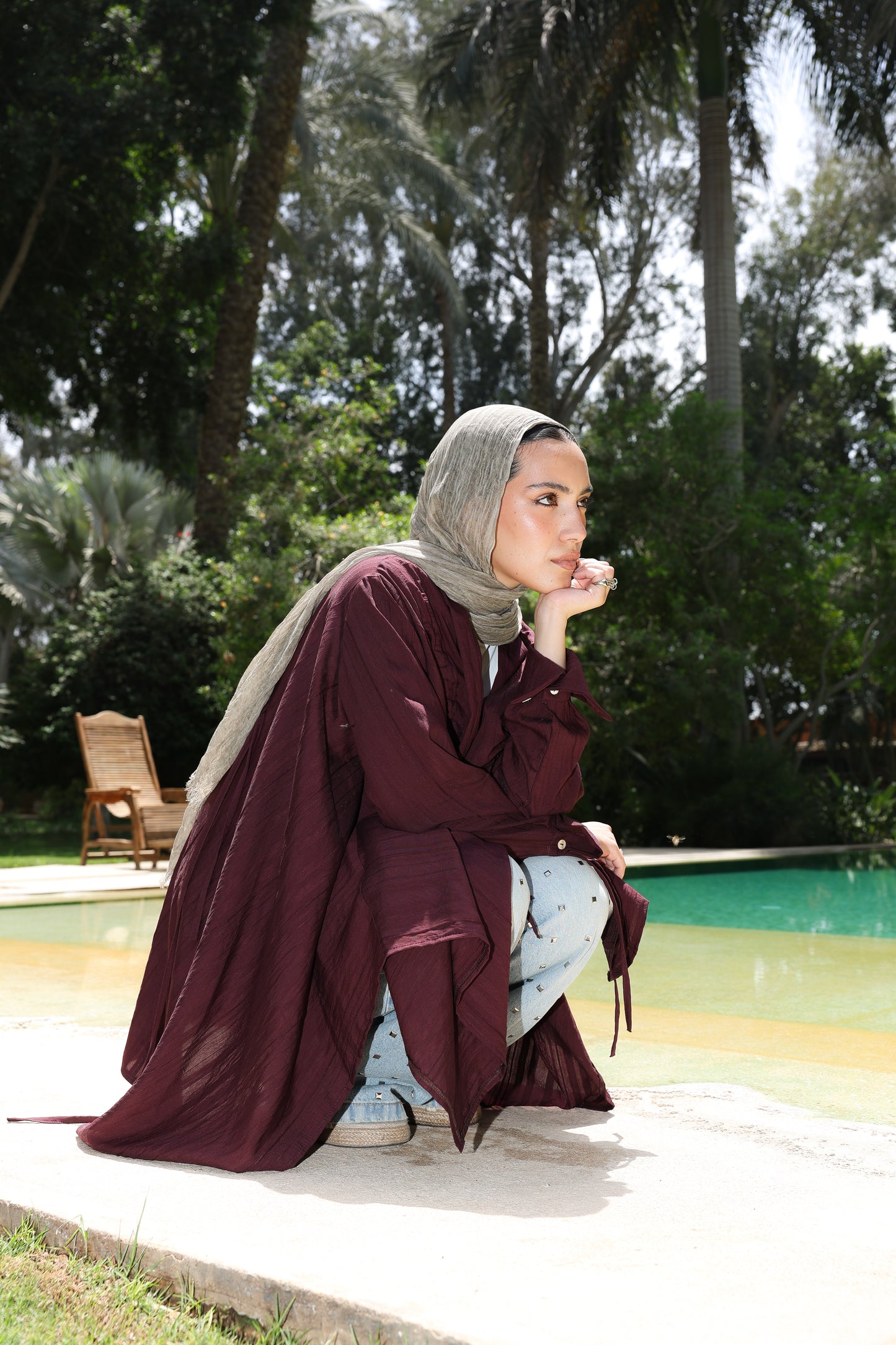 The Signature cardigan in linen burgundy