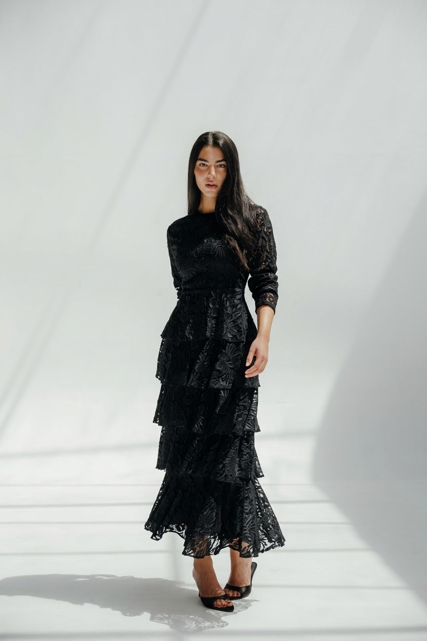 Ly ly lace dress in Black Fully lined