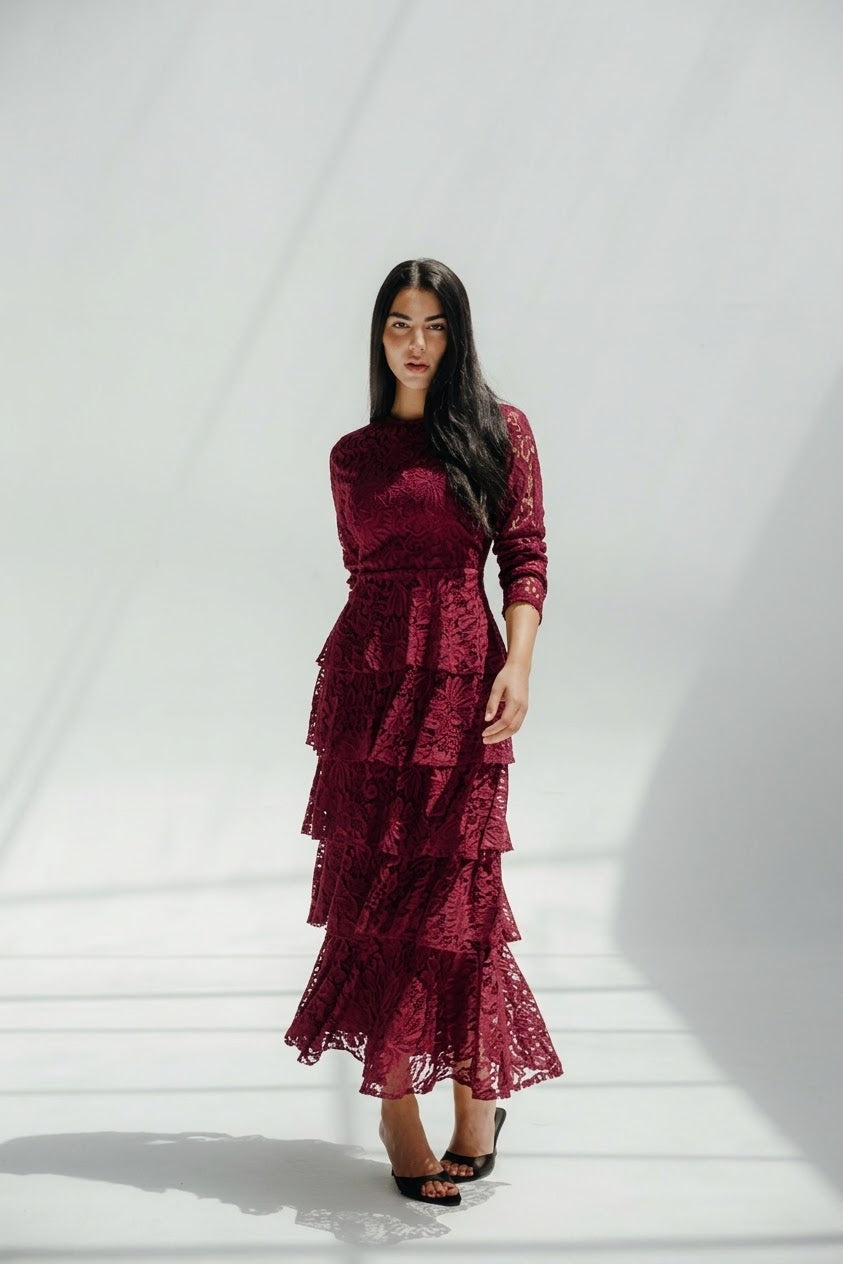 Ly ly lace dress in Maroon fully lined