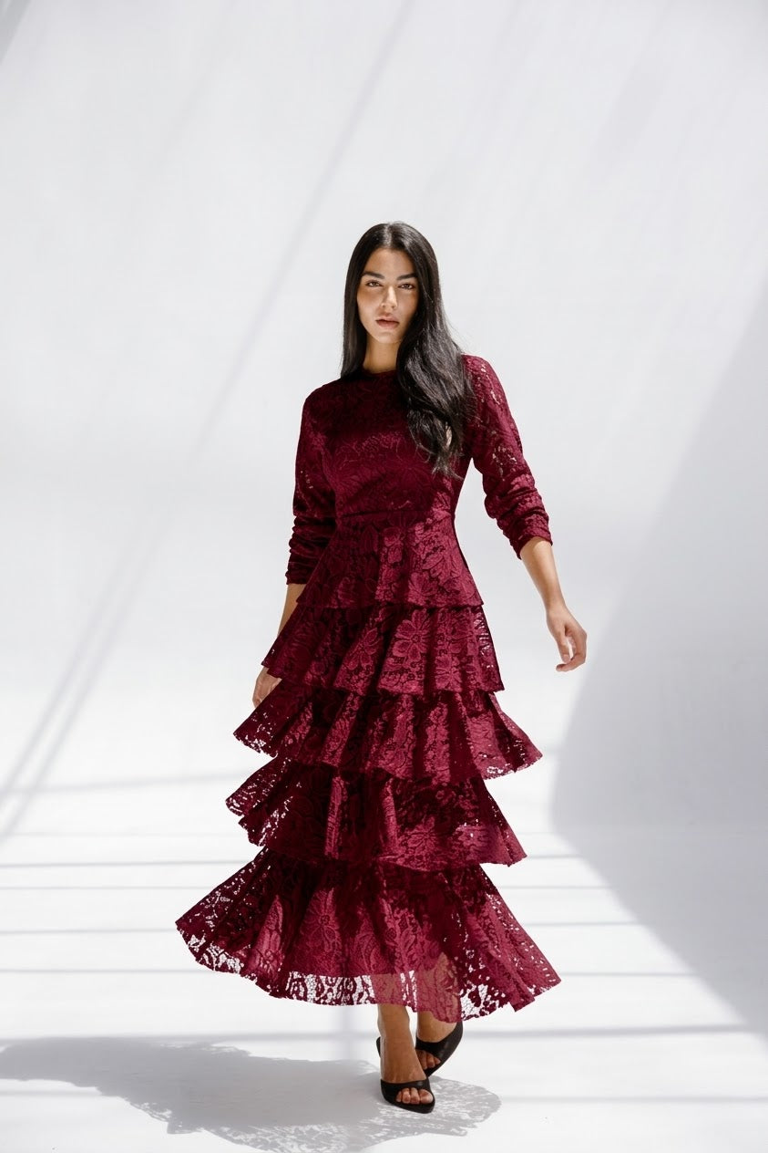 Ly ly lace dress in Maroon fully lined