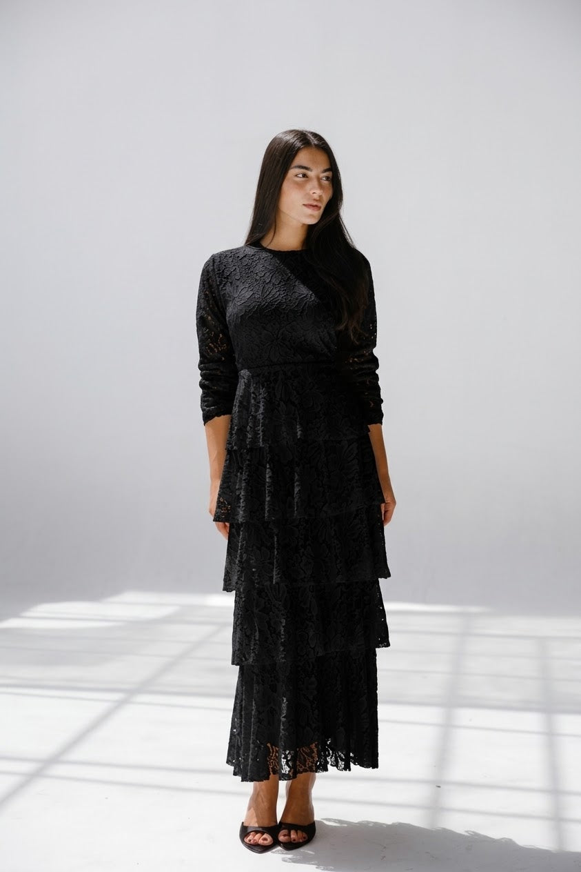 Ly ly lace dress in Black Fully lined