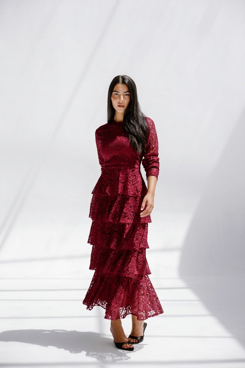 Ly ly lace dress in Maroon fully lined