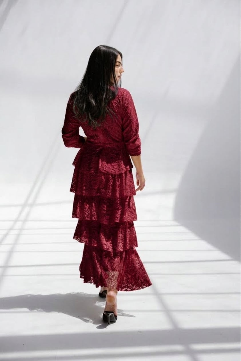 Ly ly lace dress in Maroon fully lined