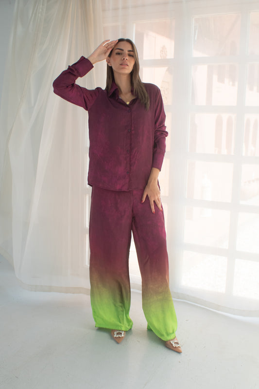 Printed light satin set in burgundy