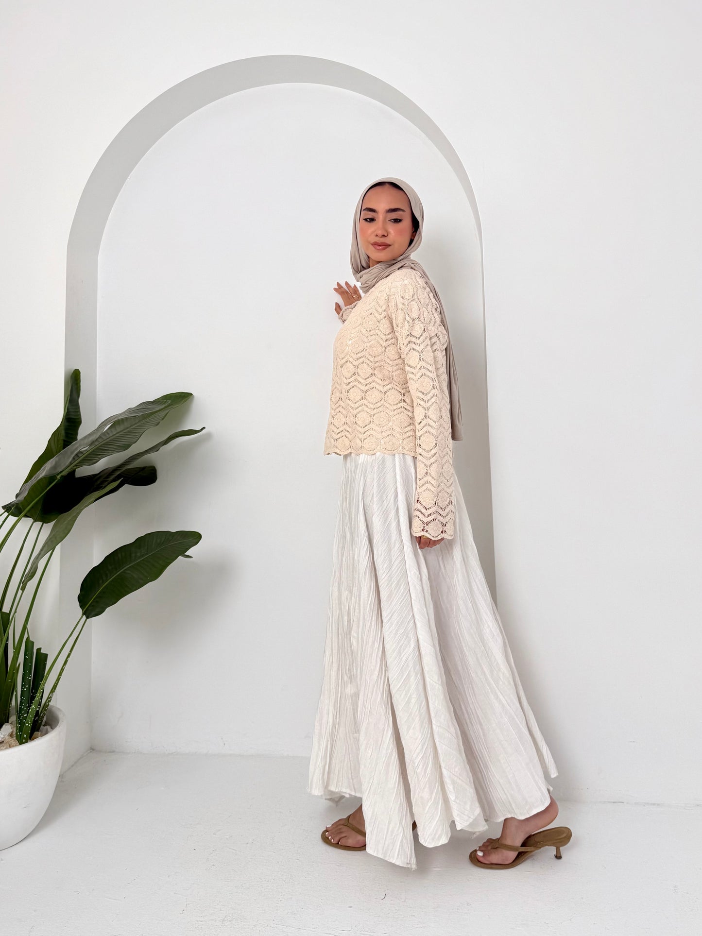 Crushed skirt in shimmered White cotton تنورة بكسرات من القطن  أبيض بلمعه خفيفه