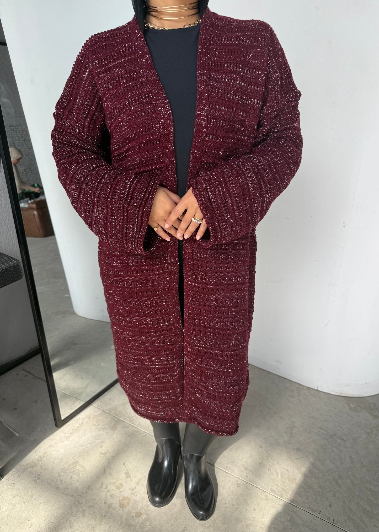 Shimmered knitted cardigan in burgundy