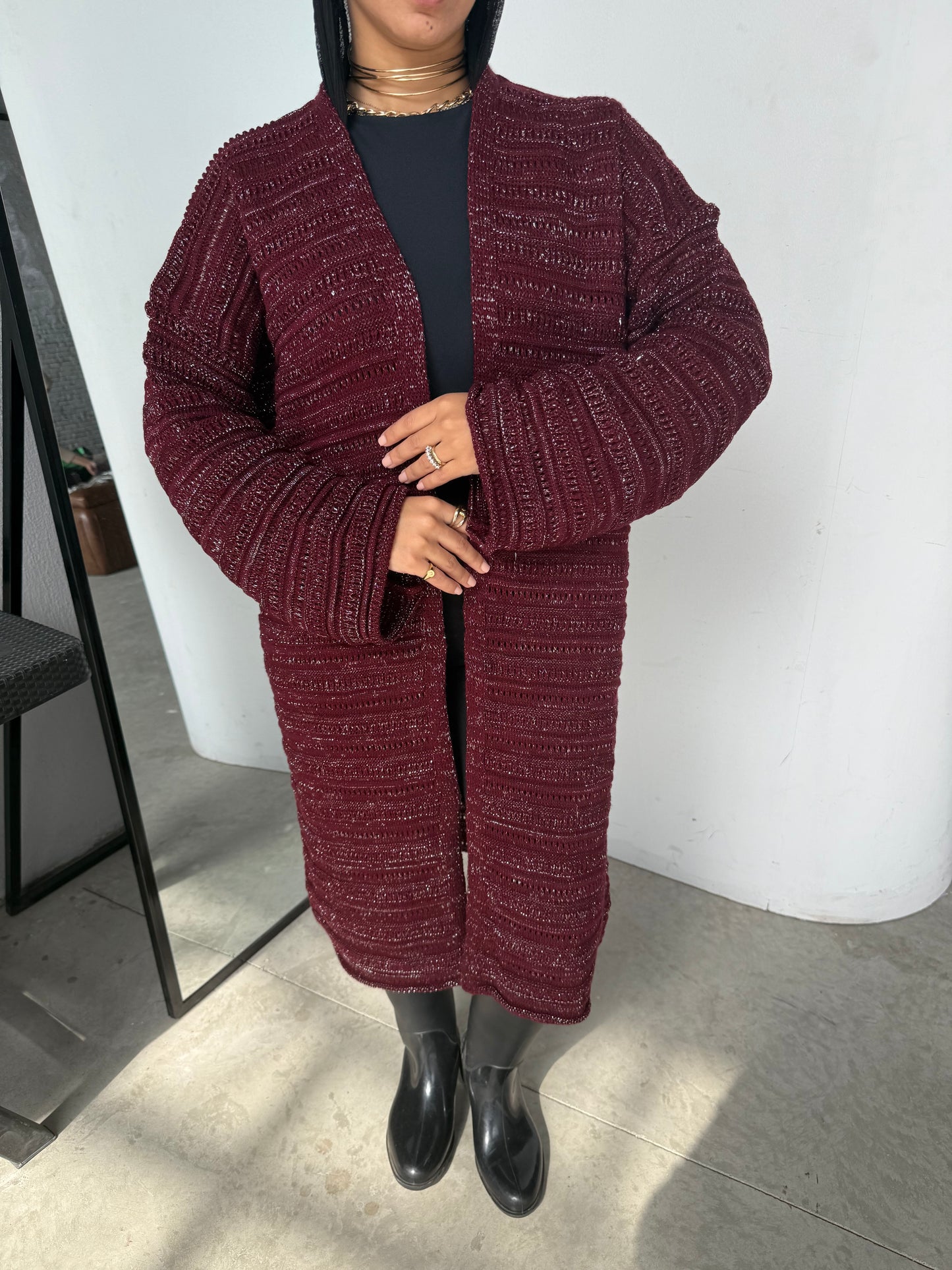 Shimmered knitted cardigan in burgundy